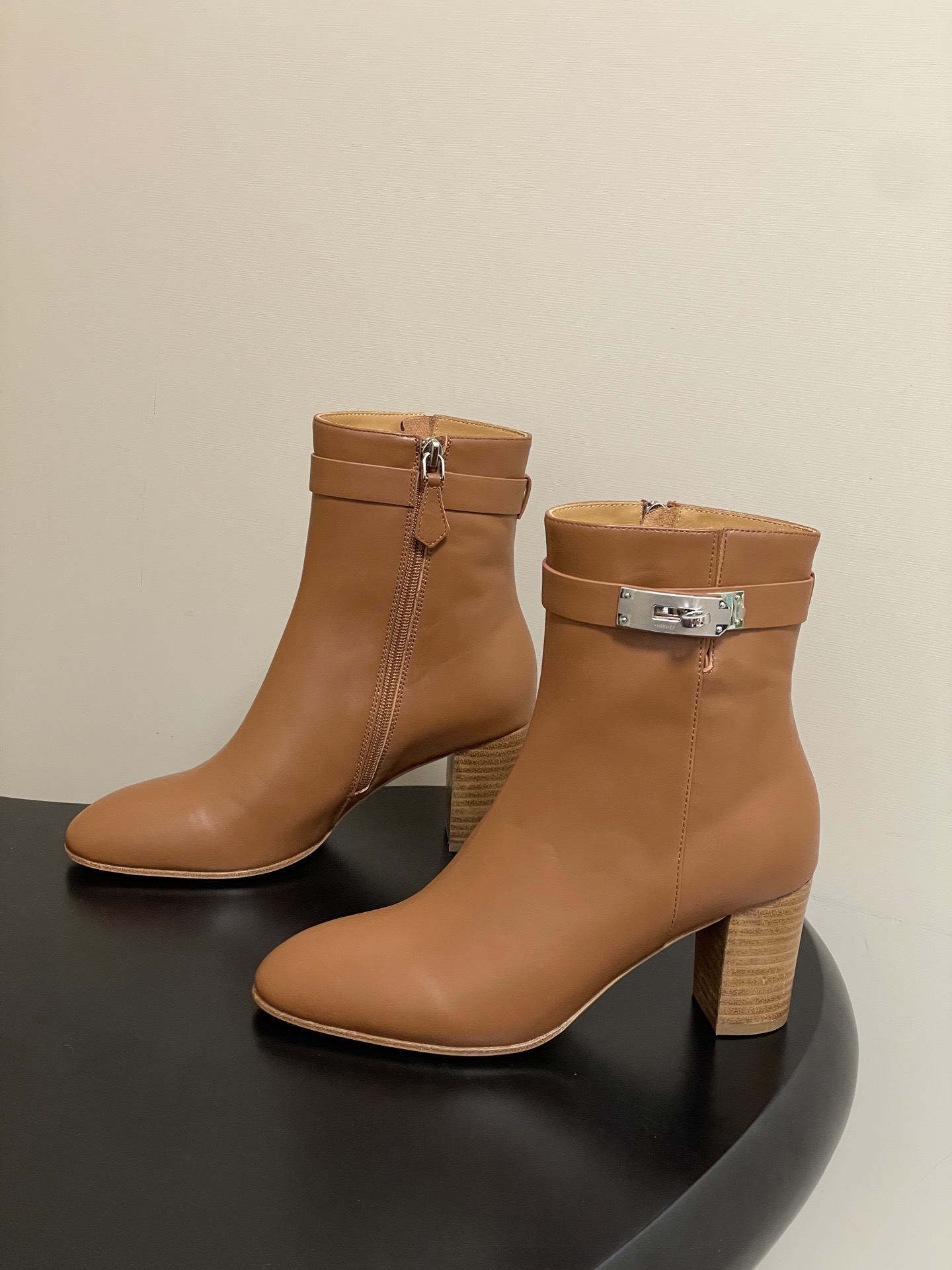 HERMES 에르메스 켈리 버클 레더 앵클부츠 3