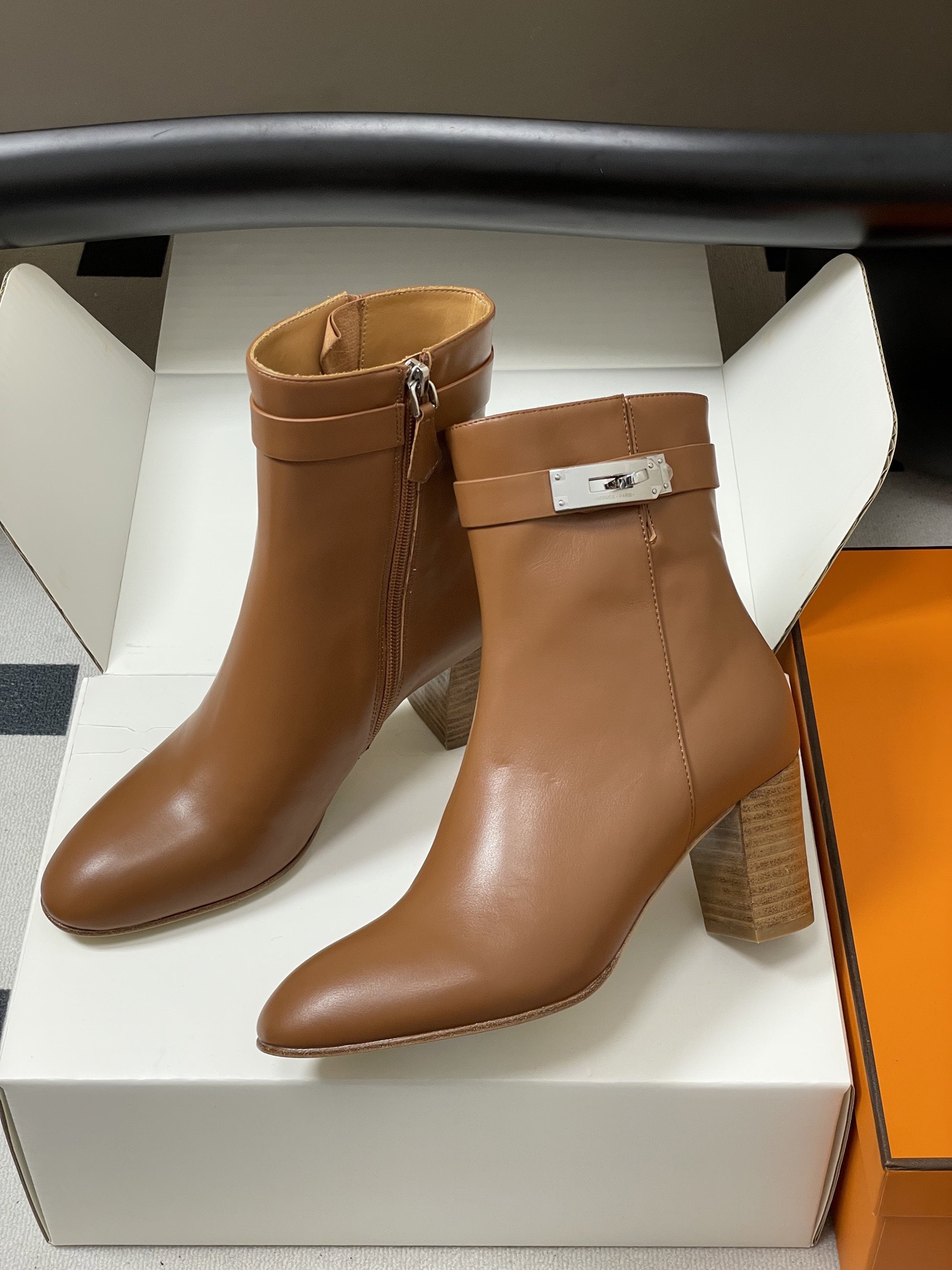 HERMES 에르메스 켈리 버클 레더 앵클부츠 4