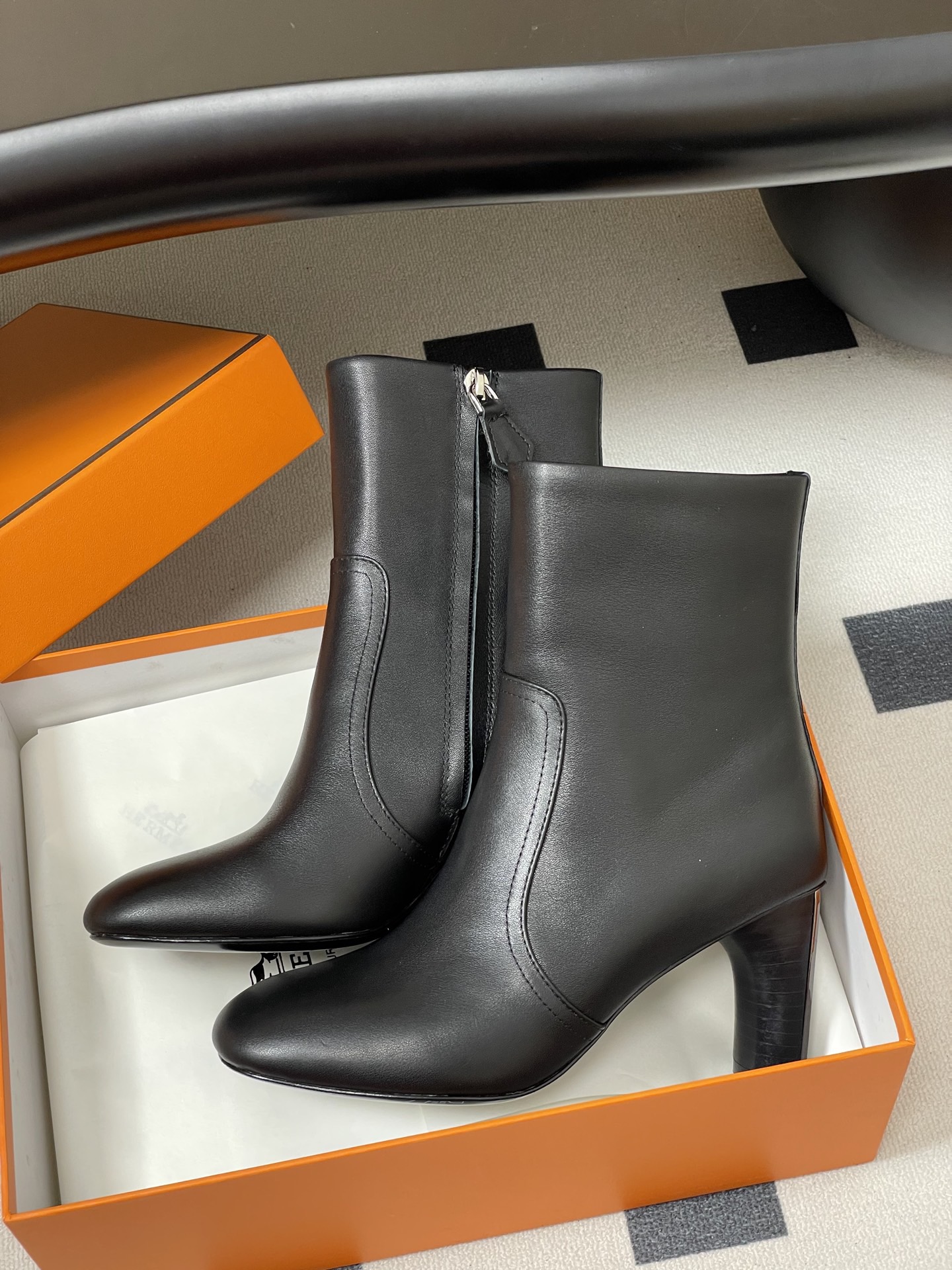 HERMES 에르메스 루이사 레더 앵클 부츠 6