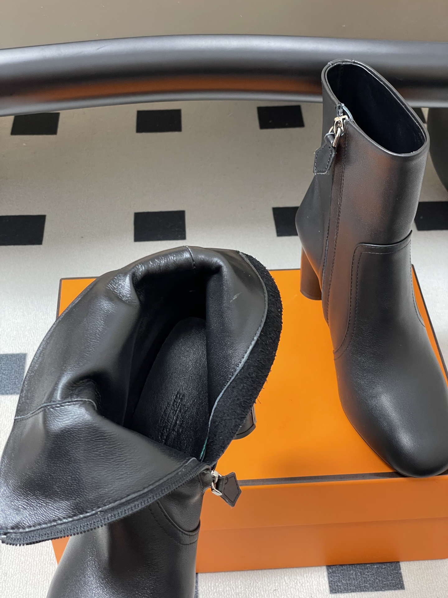 HERMES 에르메스 루이사 레더 앵클 부츠 7