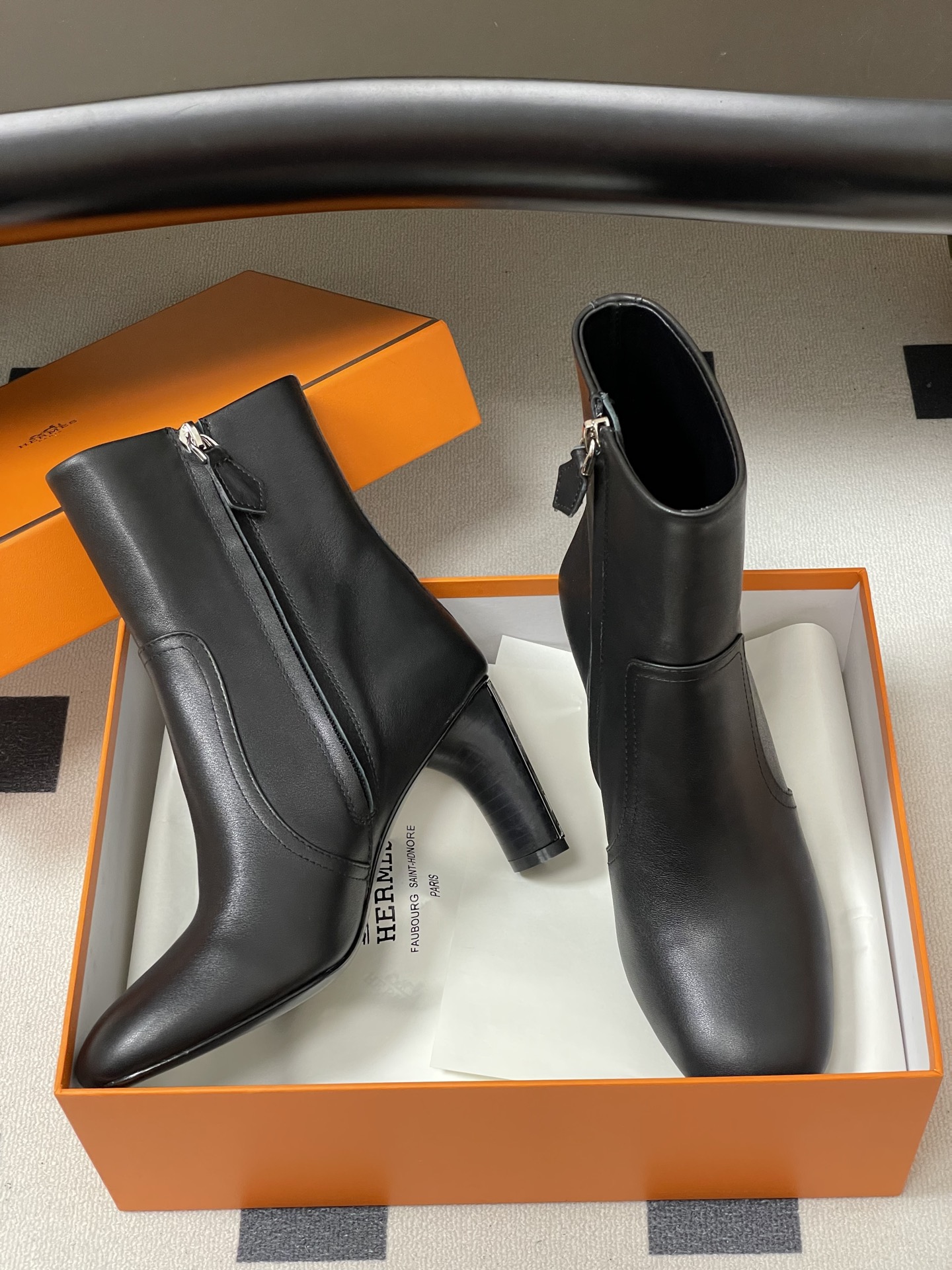 HERMES 에르메스 루이사 레더 앵클 부츠 8