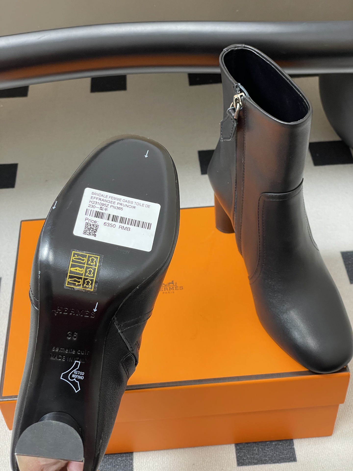 HERMES 에르메스 루이사 레더 앵클 부츠 9