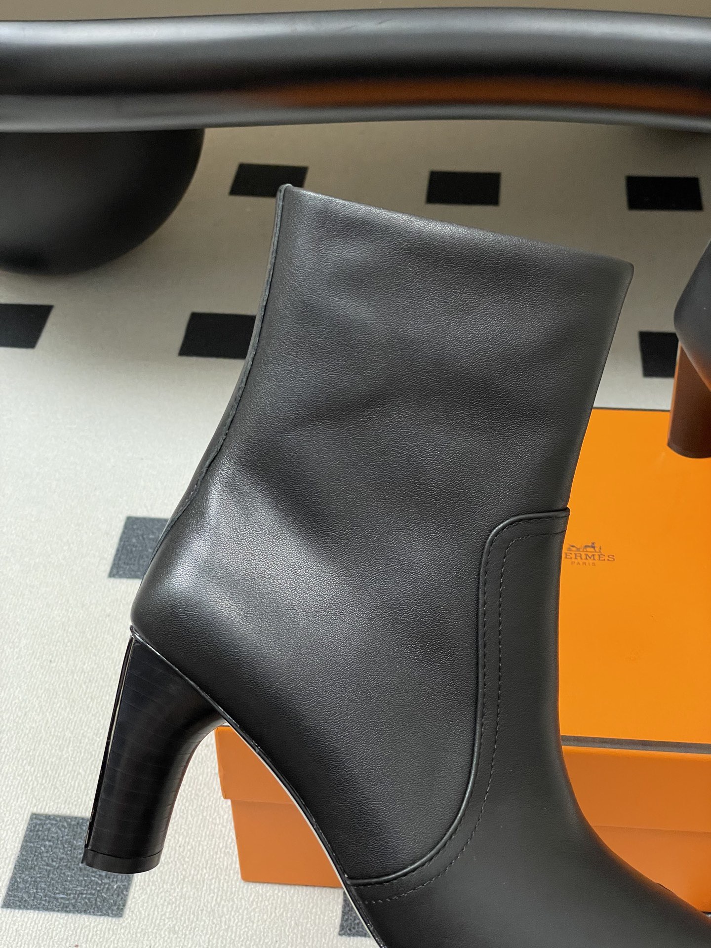 HERMES 에르메스 루이사 레더 앵클 부츠 11