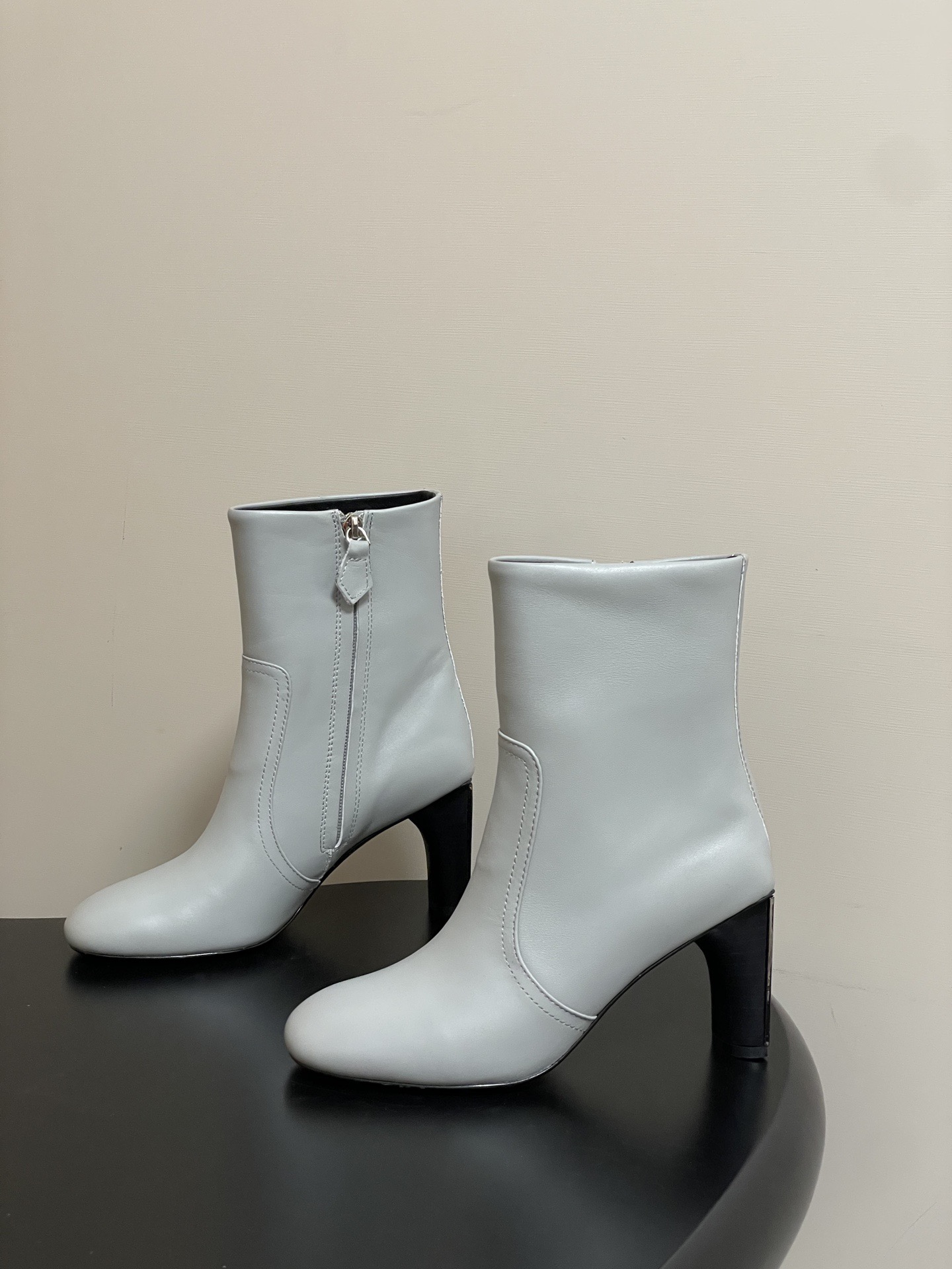 HERMES 에르메스 루이사 레더 앵클 부츠 4