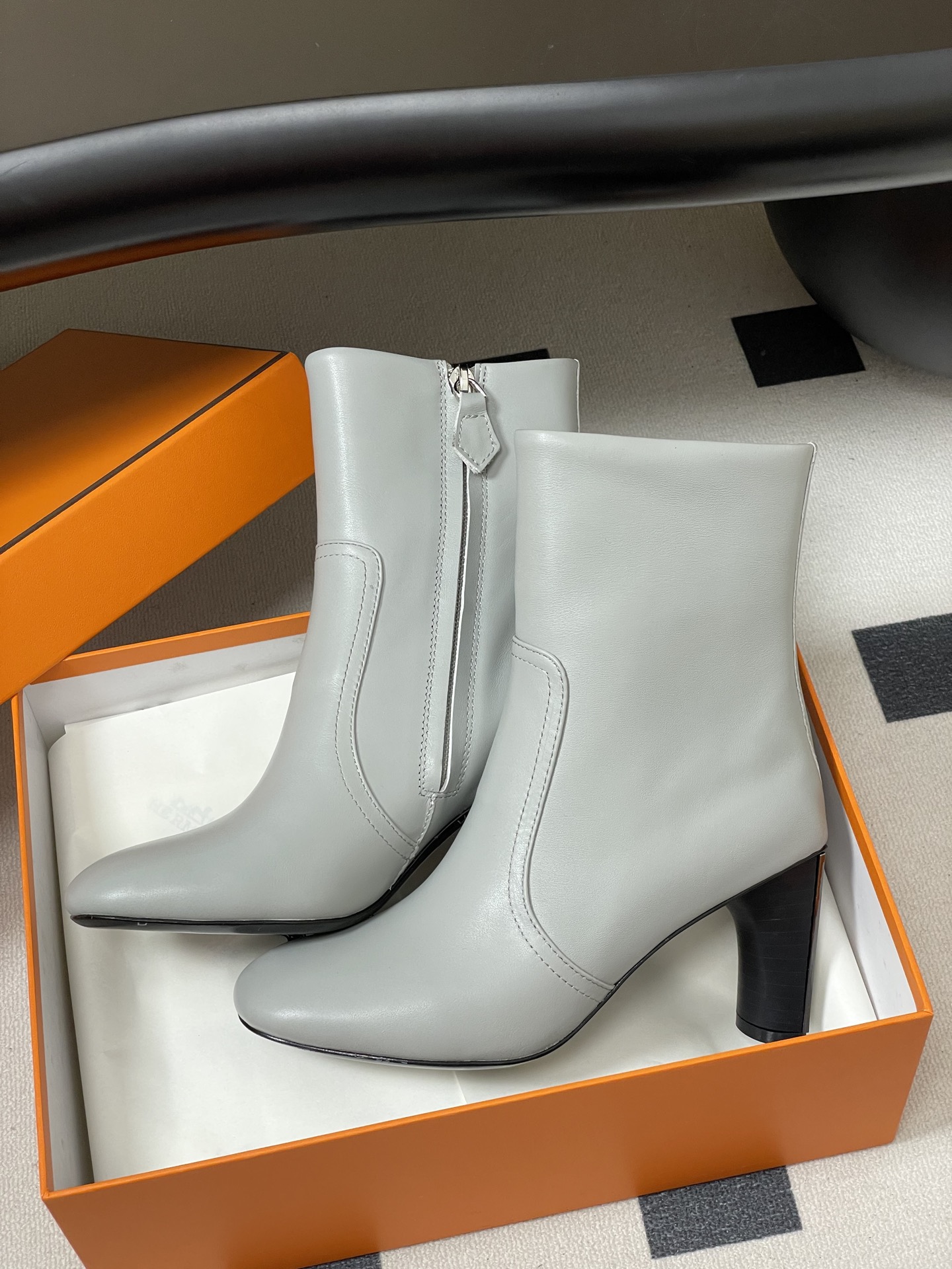 HERMES 에르메스 루이사 레더 앵클 부츠 5