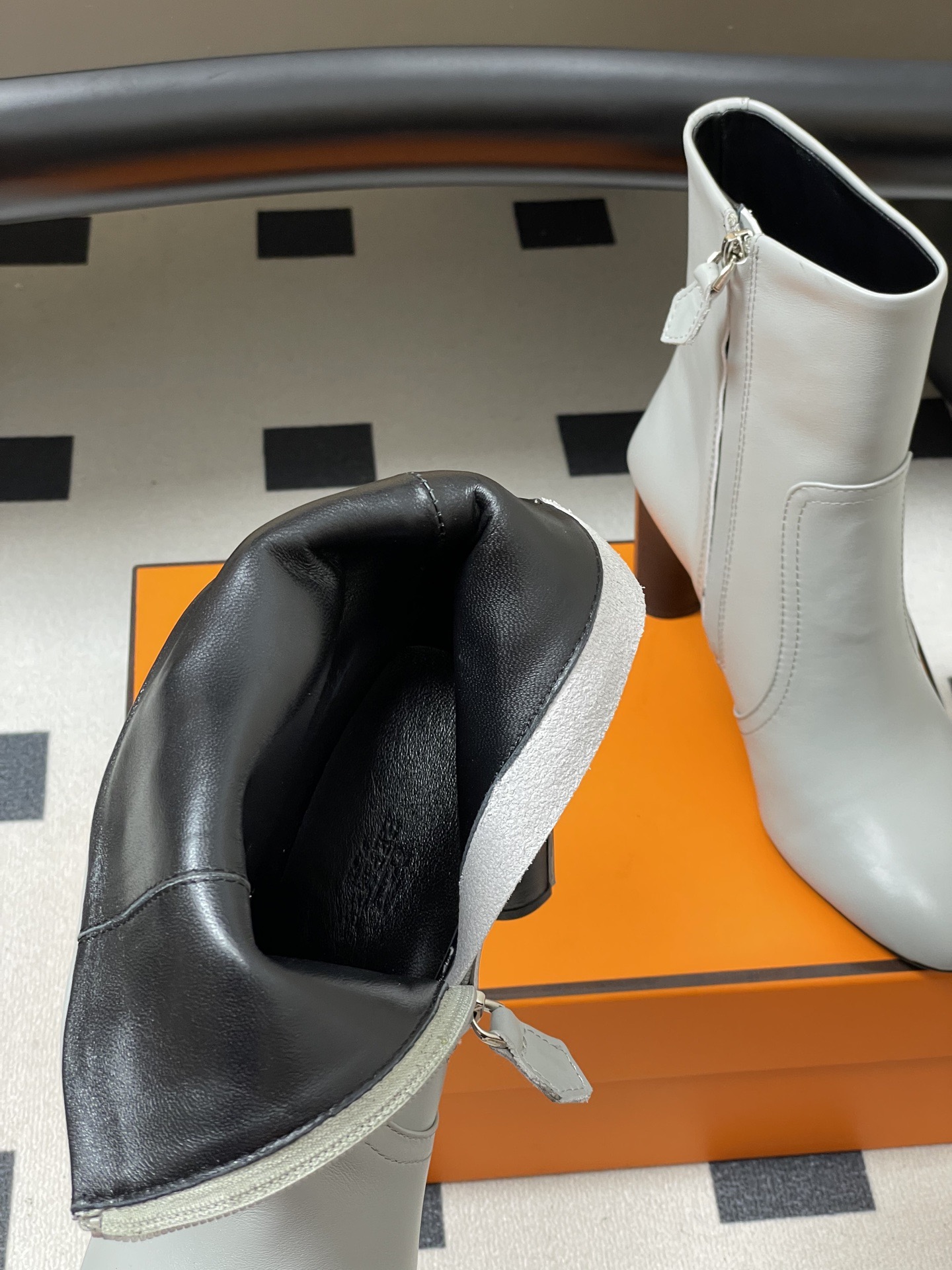 HERMES 에르메스 루이사 레더 앵클 부츠 6