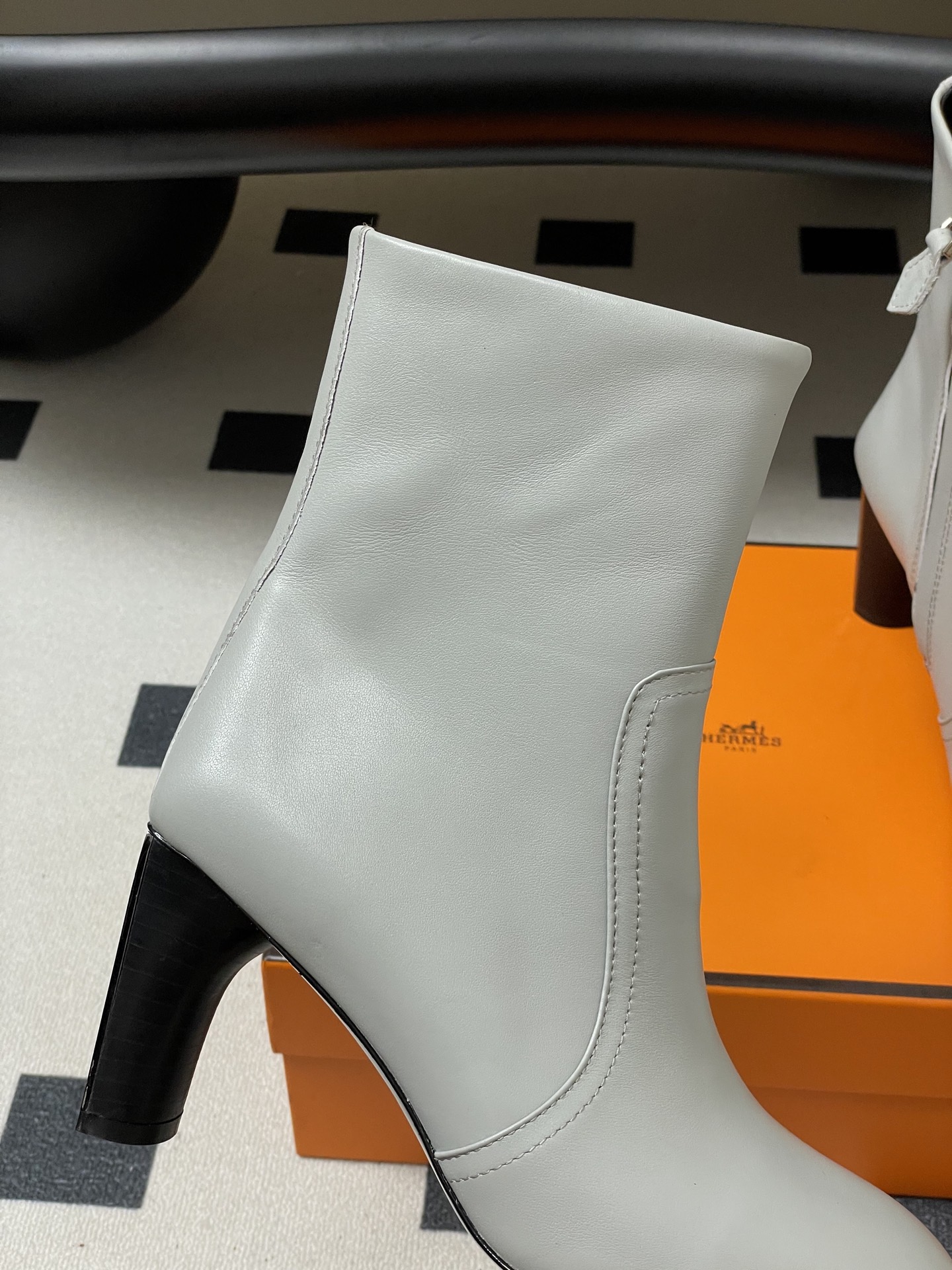 HERMES 에르메스 루이사 레더 앵클 부츠 8