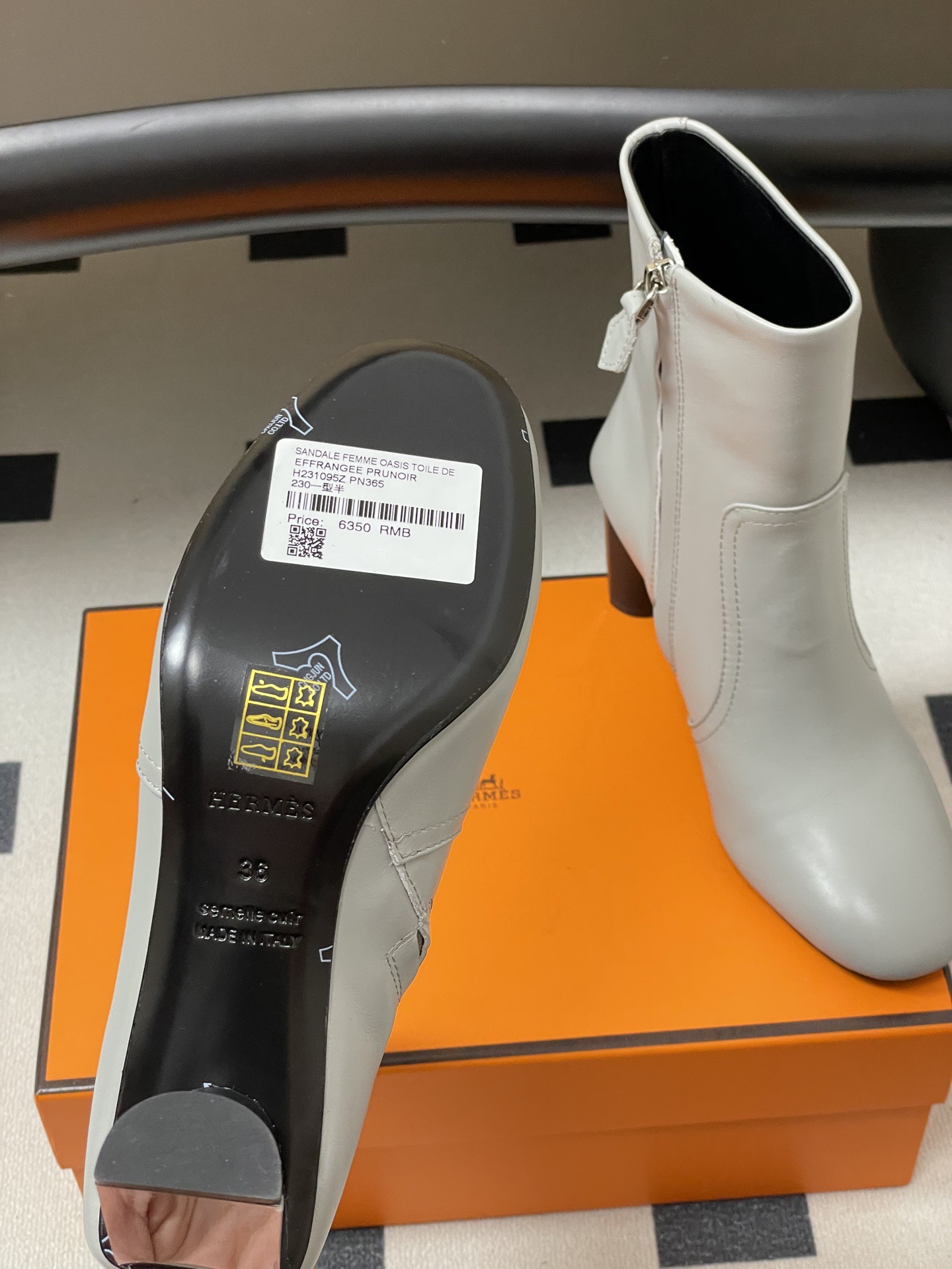 HERMES 에르메스 루이사 레더 앵클 부츠 9