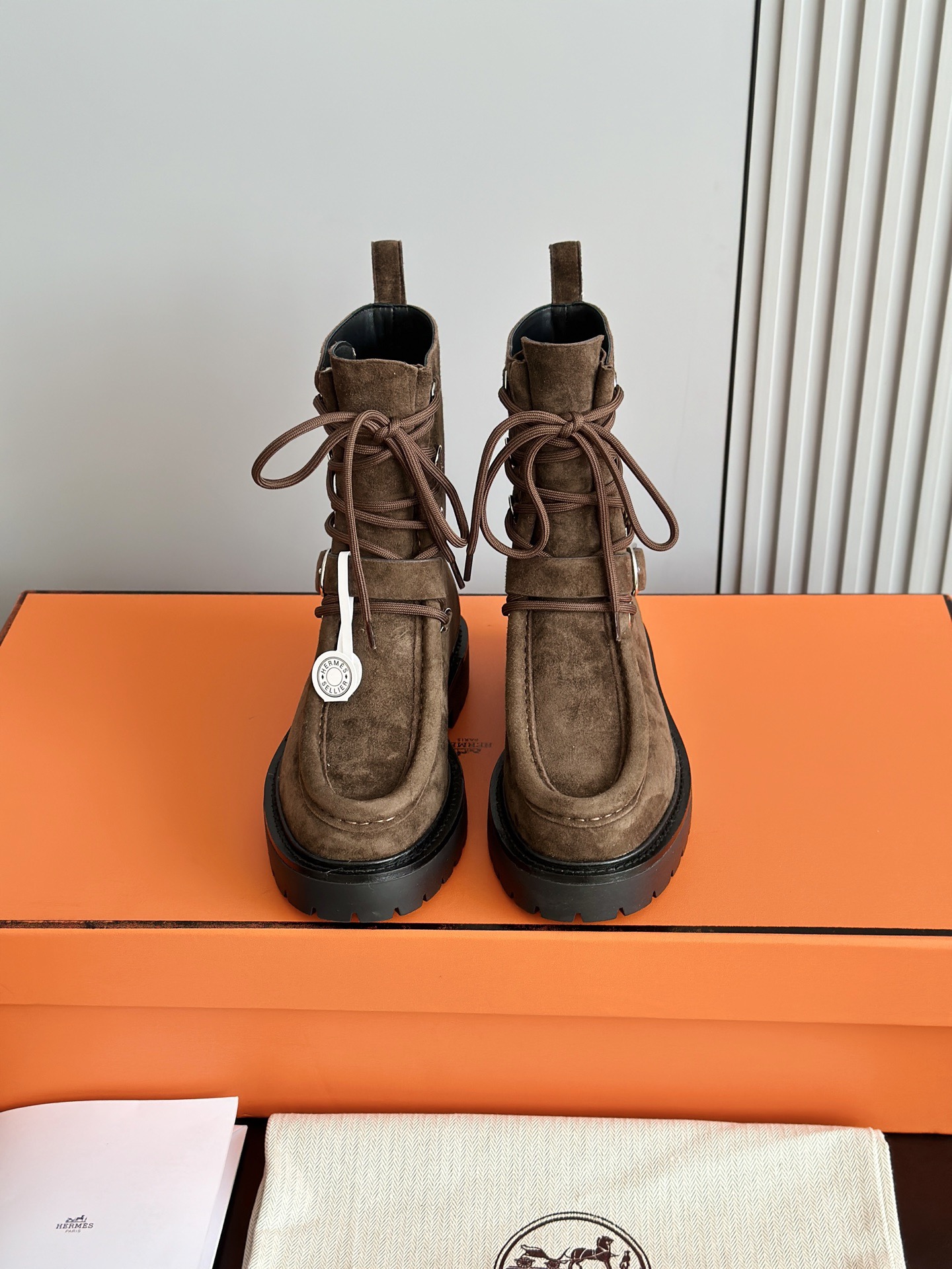 HERMES 에르메스 랜드 스웨이드 레이스업 앵클부츠 3
