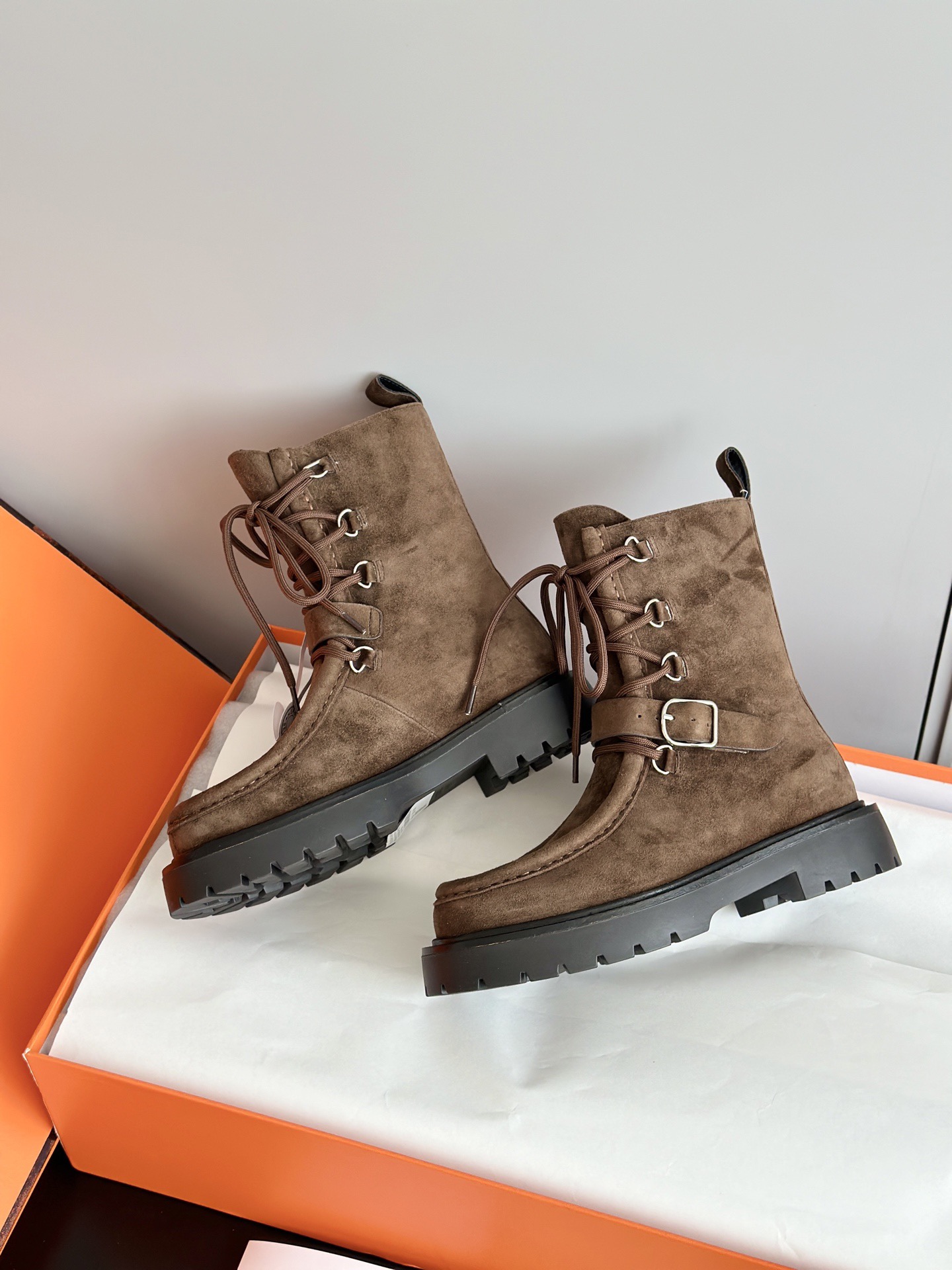 HERMES 에르메스 랜드 스웨이드 레이스업 앵클부츠 8