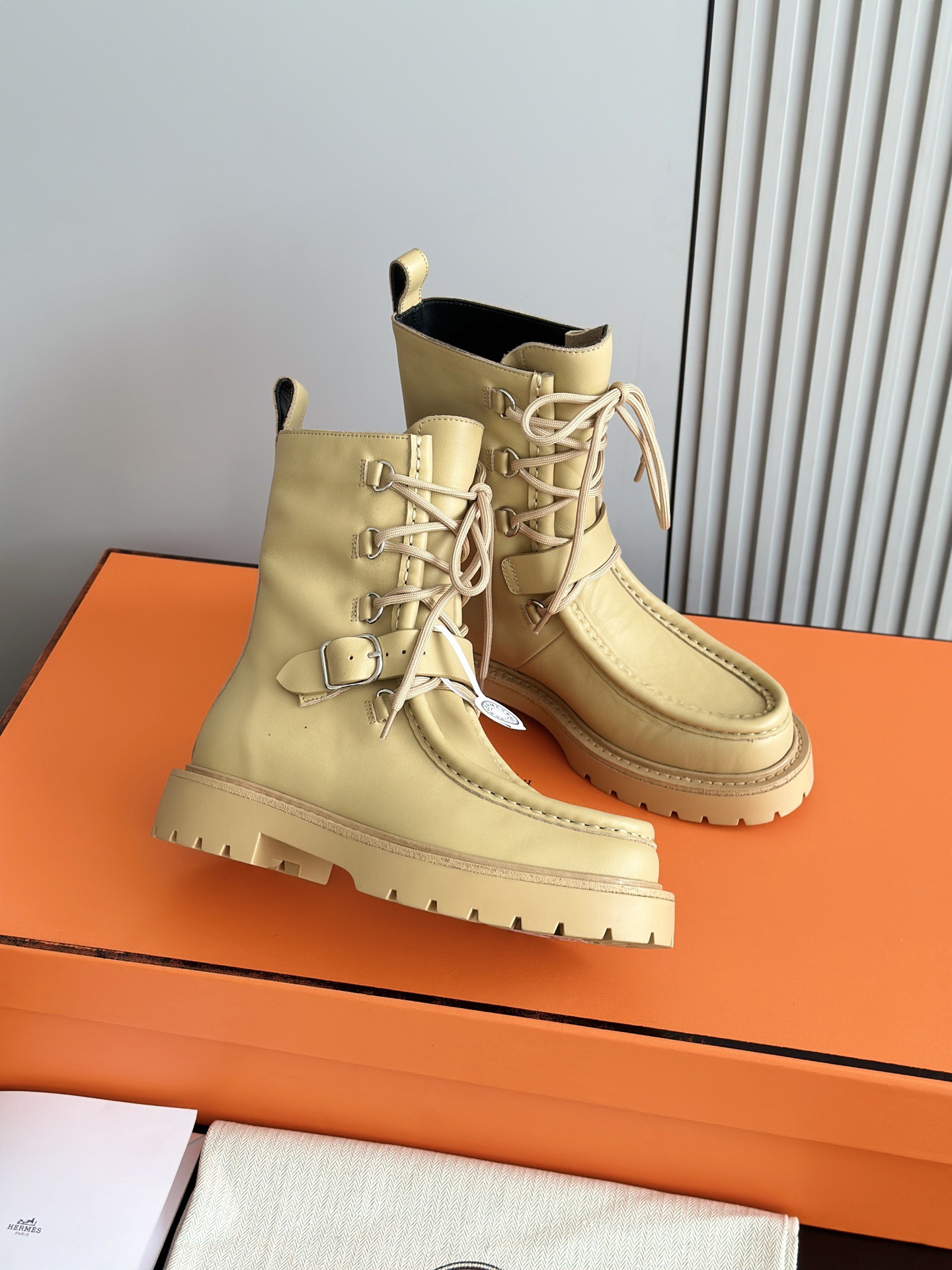 HERMES 에르메스 랜드 스웨이드 레이스업 앵클부츠 8