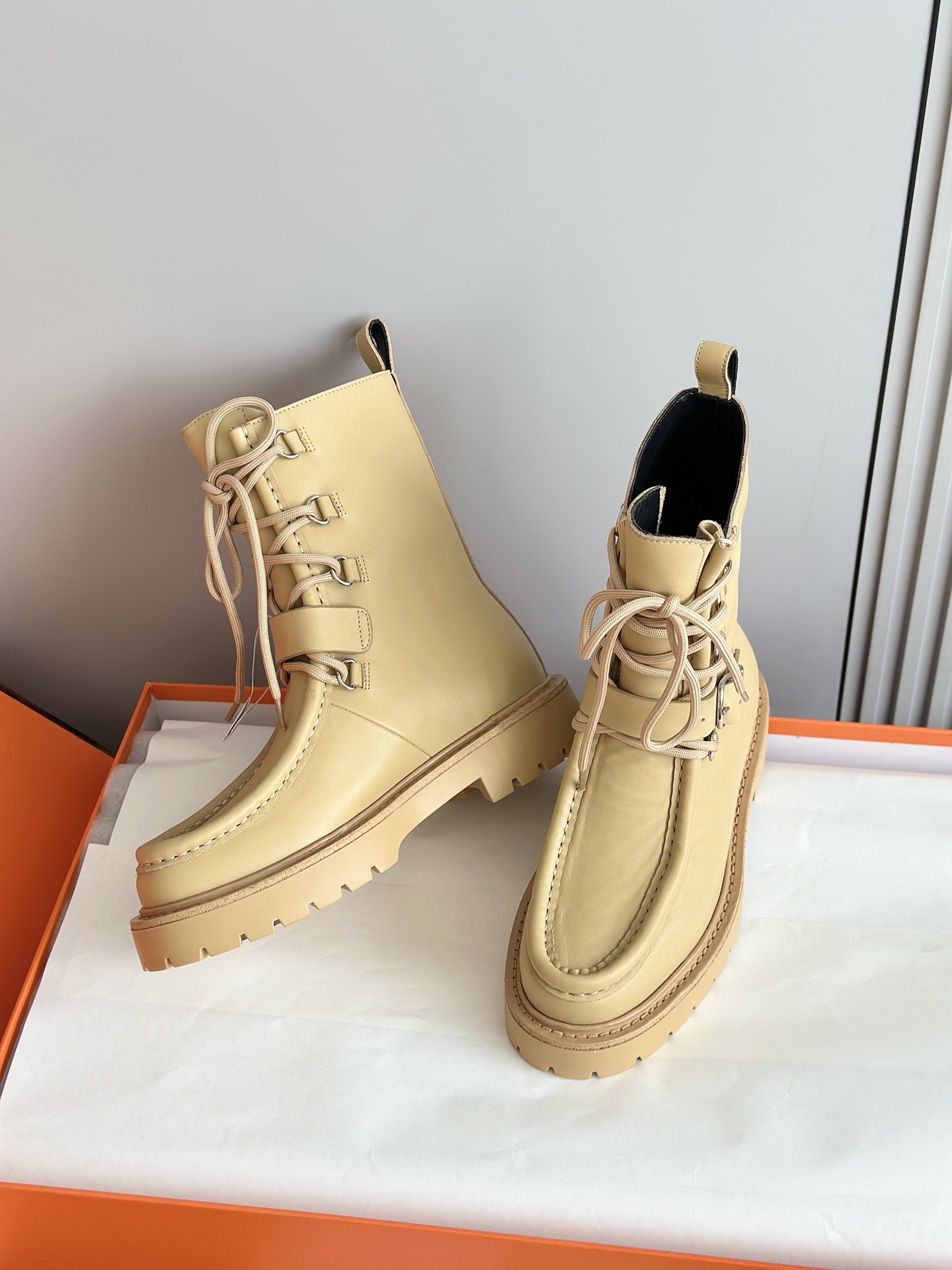 HERMES 에르메스 랜드 스웨이드 레이스업 앵클부츠 9
