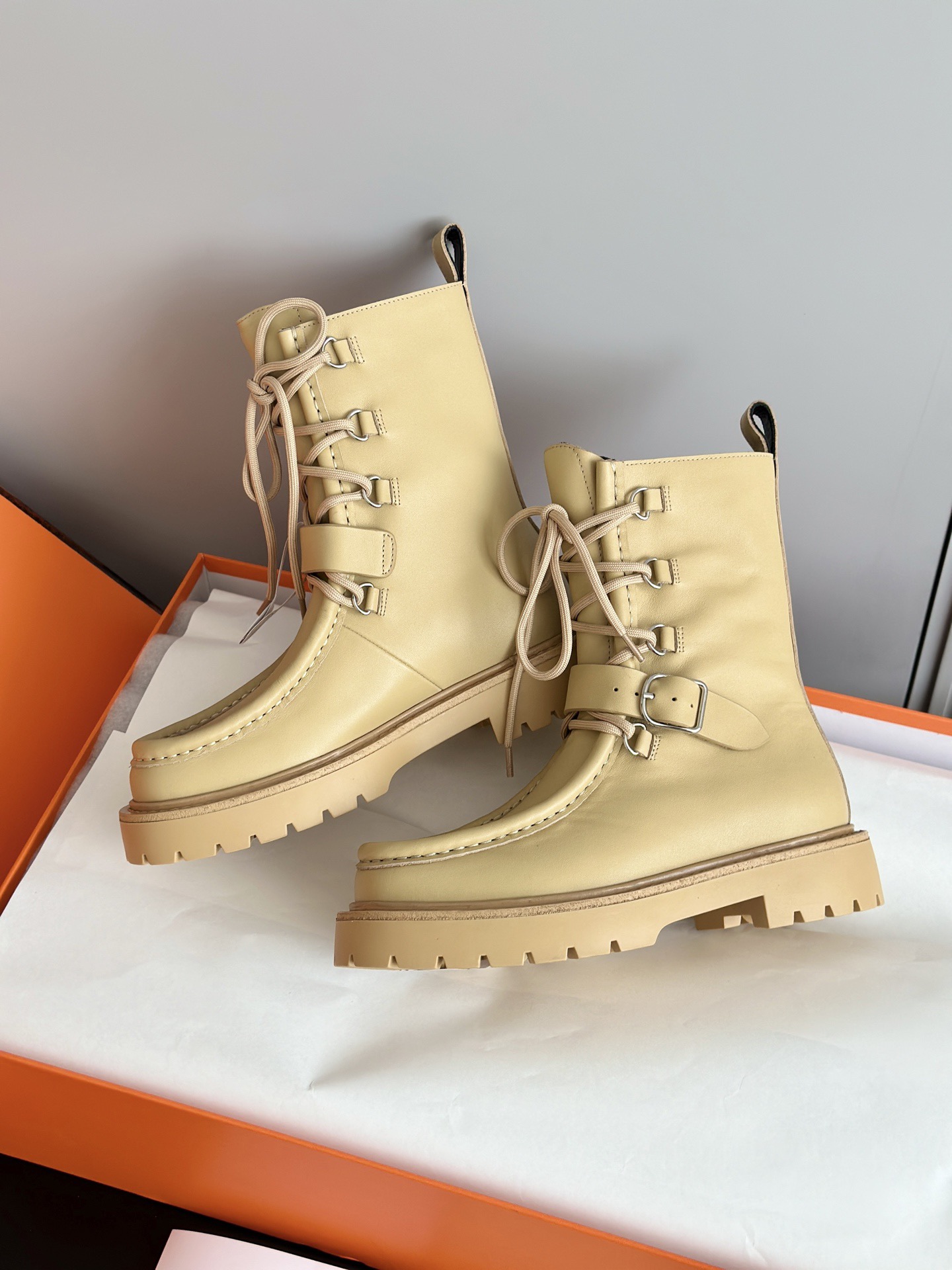 HERMES 에르메스 랜드 스웨이드 레이스업 앵클부츠 10