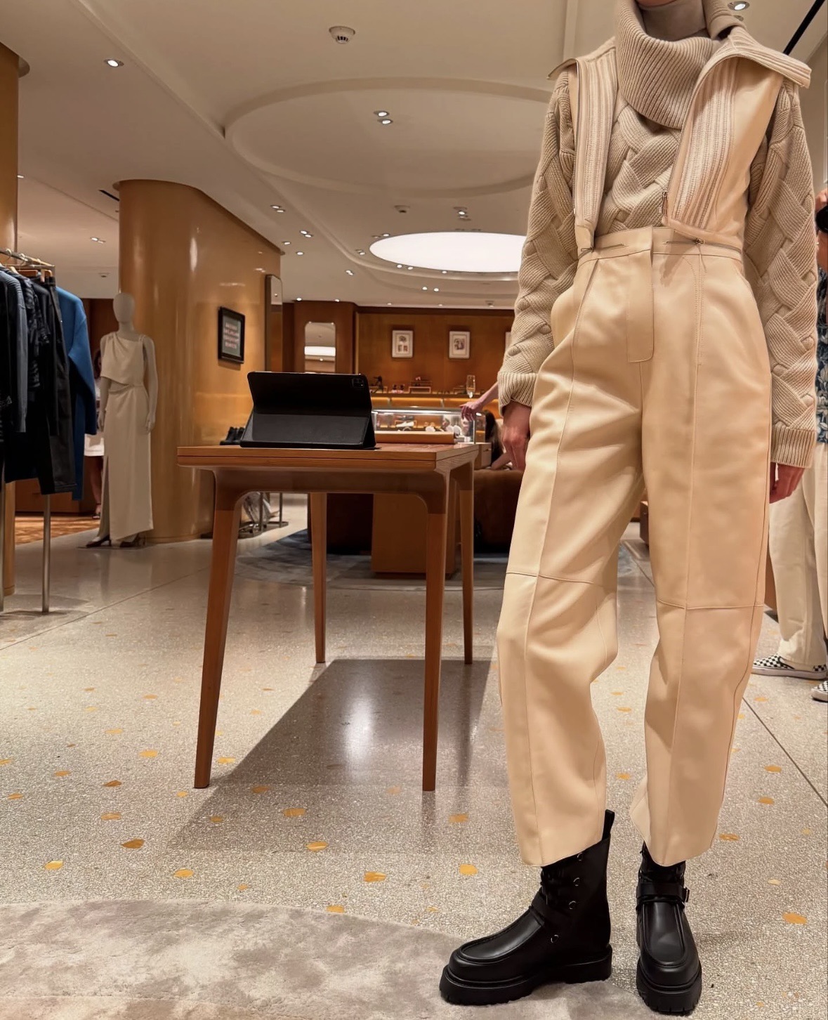 HERMES 에르메스 랜드 스웨이드 레이스업 앵클부츠 1