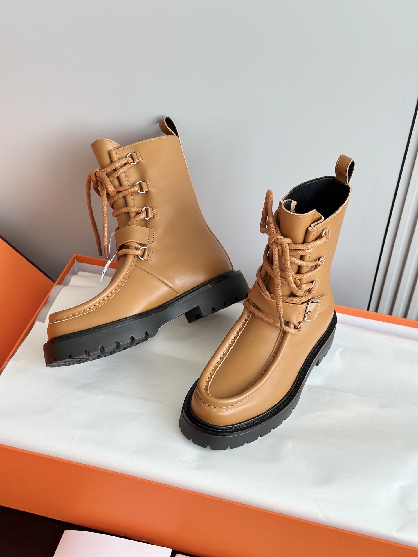 HERMES 에르메스 랜드 스웨이드 레이스업 앵클부츠 10