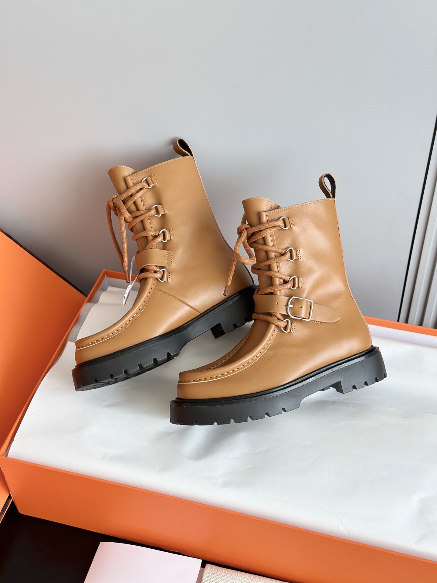 HERMES 에르메스 랜드 스웨이드 레이스업 앵클부츠 11