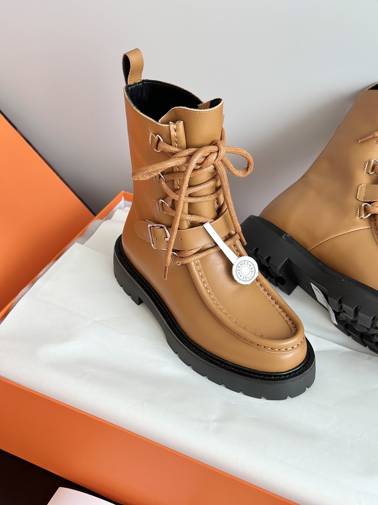 HERMES 에르메스 랜드 스웨이드 레이스업 앵클부츠 13