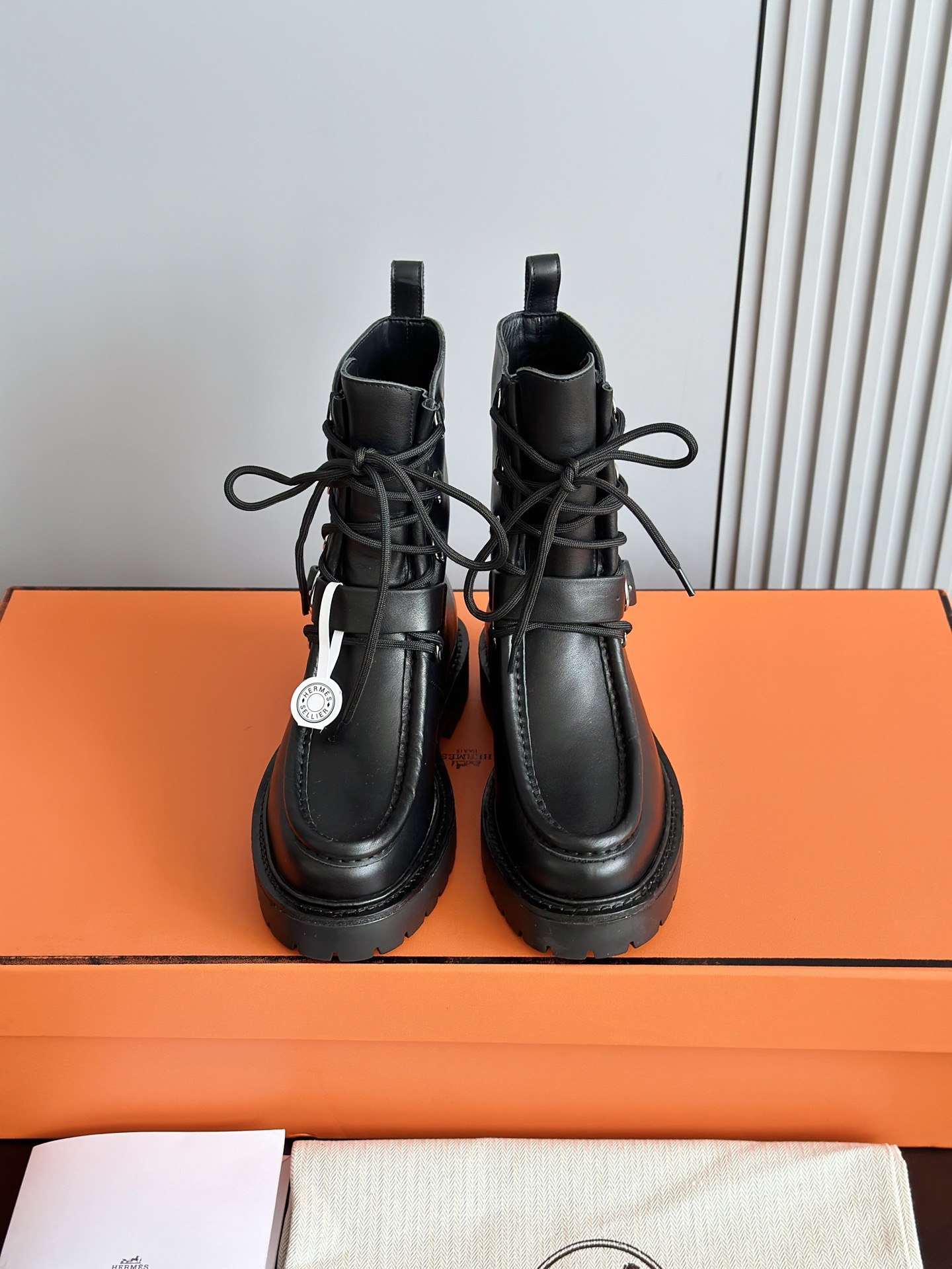 HERMES 에르메스 랜드 스웨이드 레이스업 앵클부츠 3