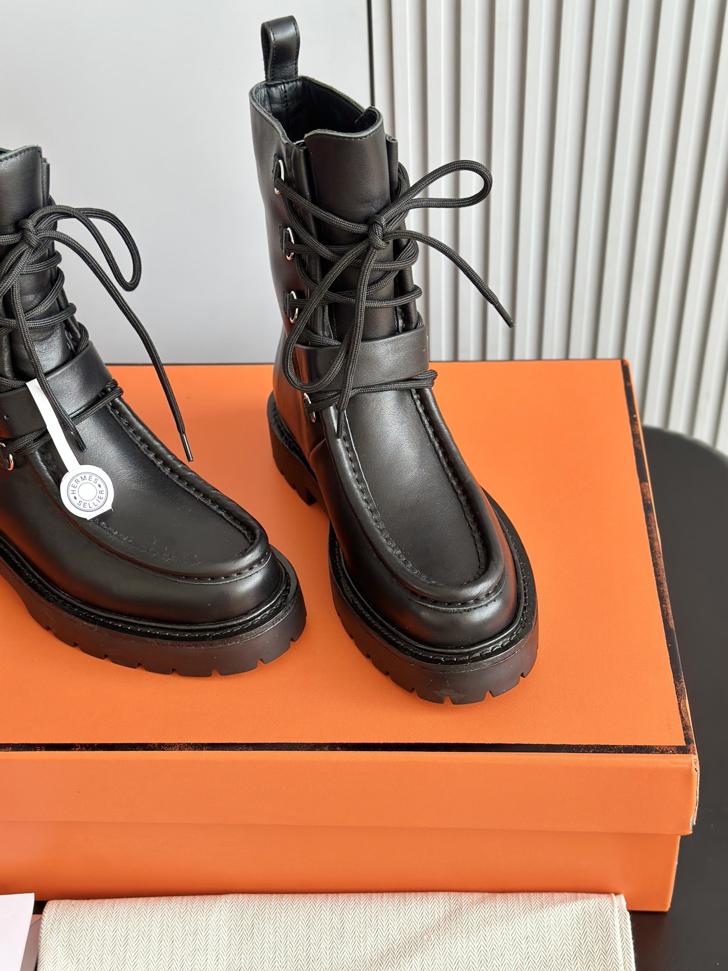HERMES 에르메스 랜드 스웨이드 레이스업 앵클부츠 9