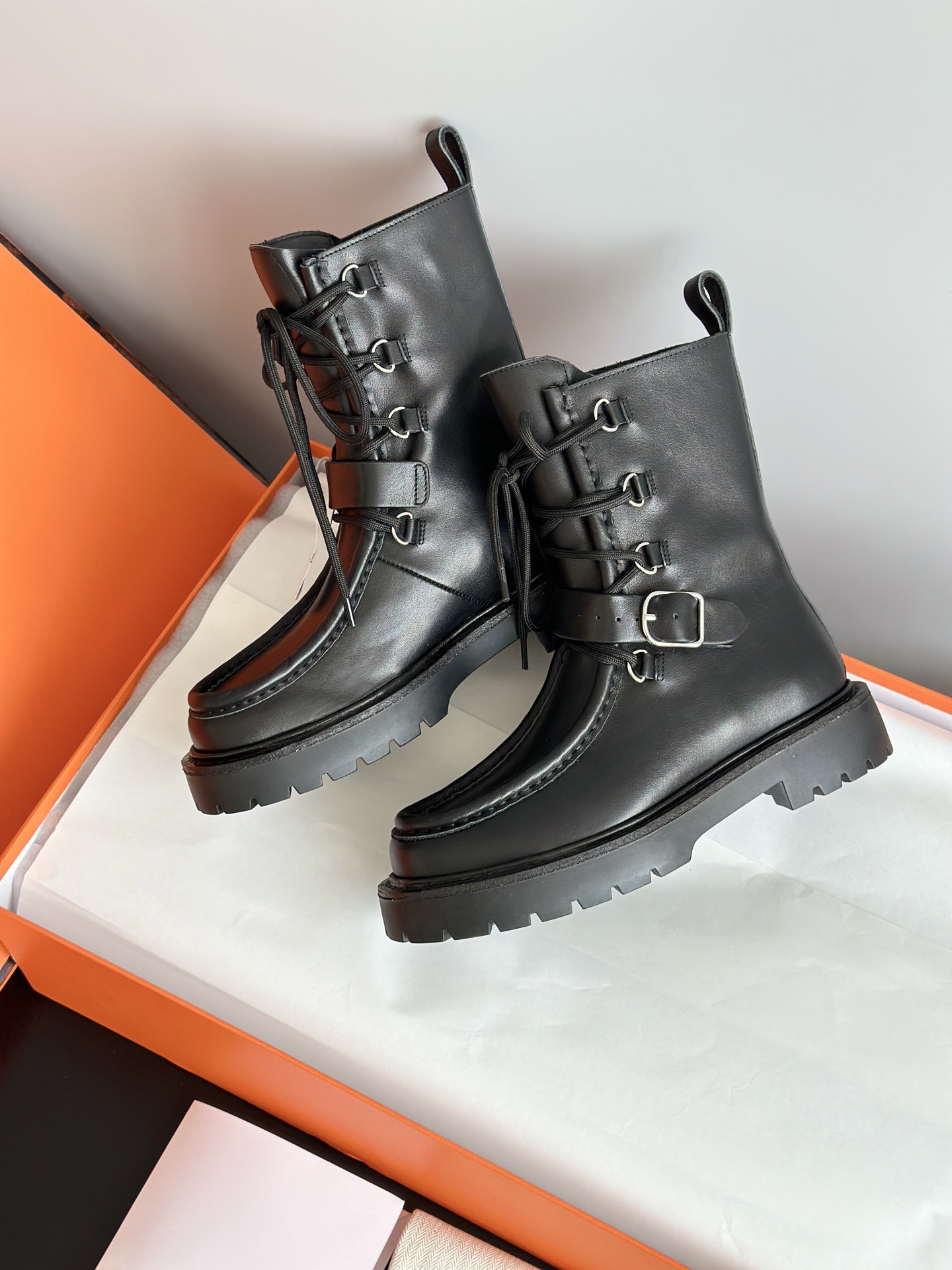 HERMES 에르메스 랜드 스웨이드 레이스업 앵클부츠 11