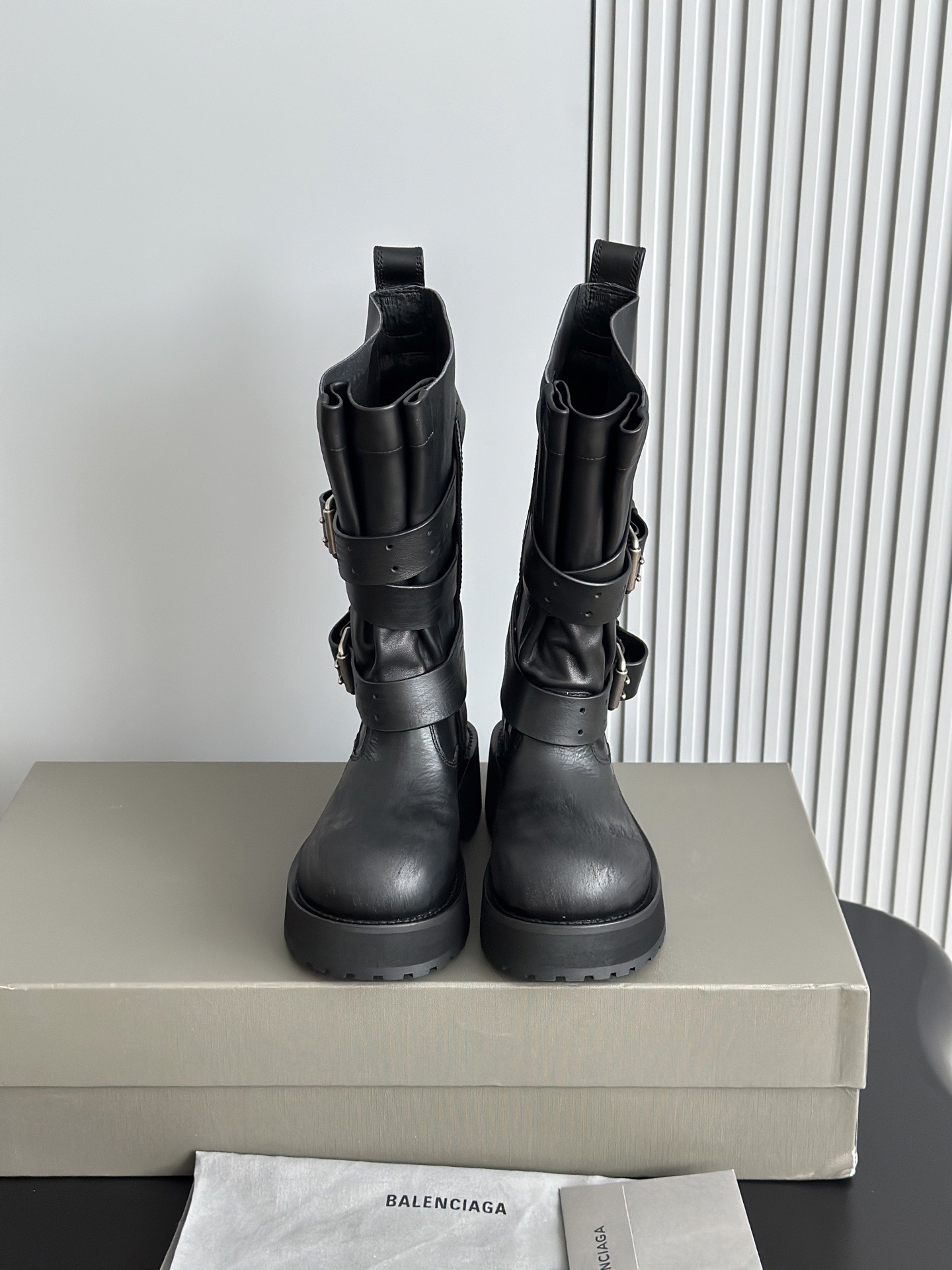 BALENCIAGA 발렌시아가 바이커 스트랩 레더 롱부츠 3