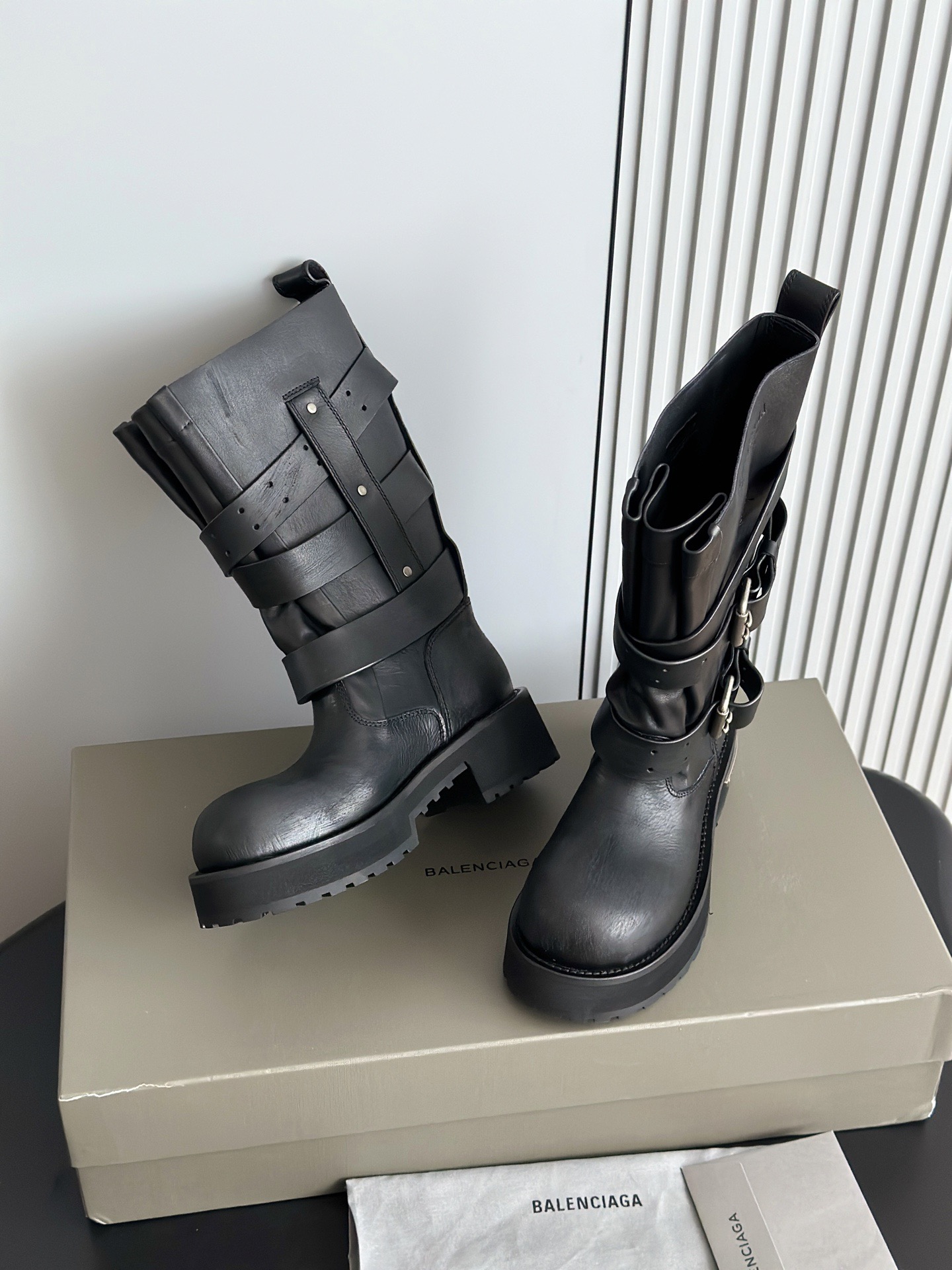BALENCIAGA 발렌시아가 바이커 스트랩 레더 롱부츠 3