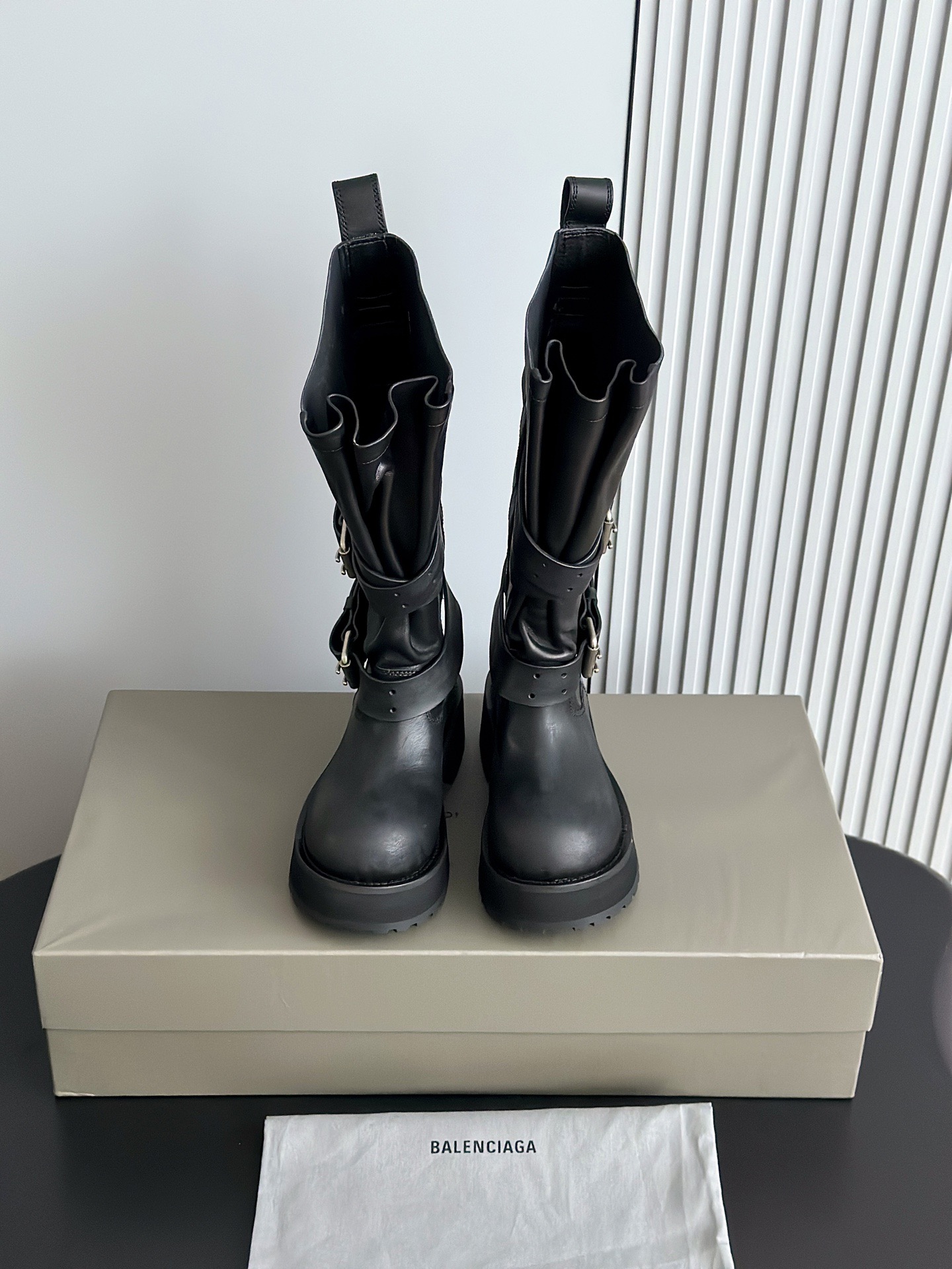 BALENCIAGA 발렌시아가 바이커 스트랩 레더 롱부츠 4