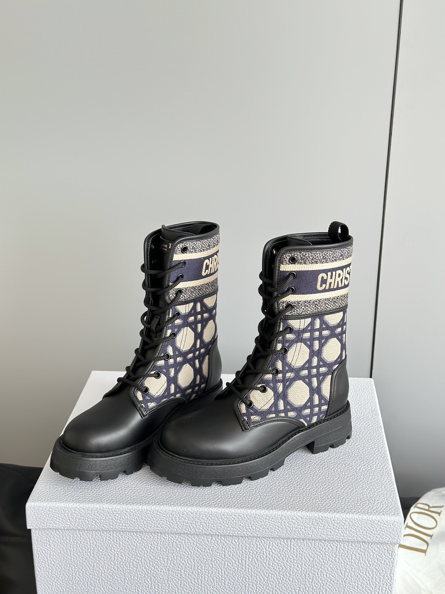 DIOR 디올 로고 레이스업 컴뱃 부츠 4