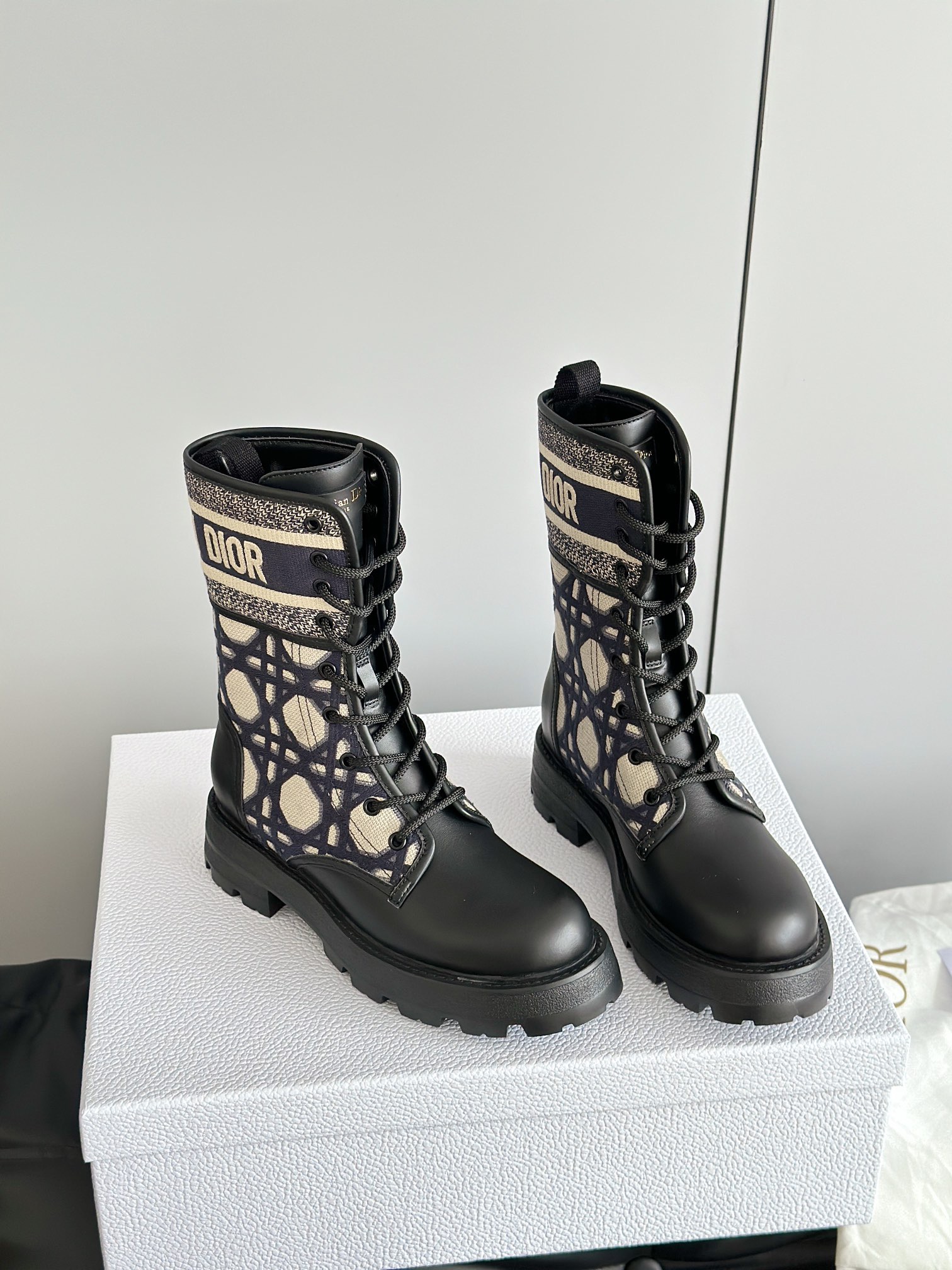 DIOR 디올 로고 레이스업 컴뱃 부츠 6