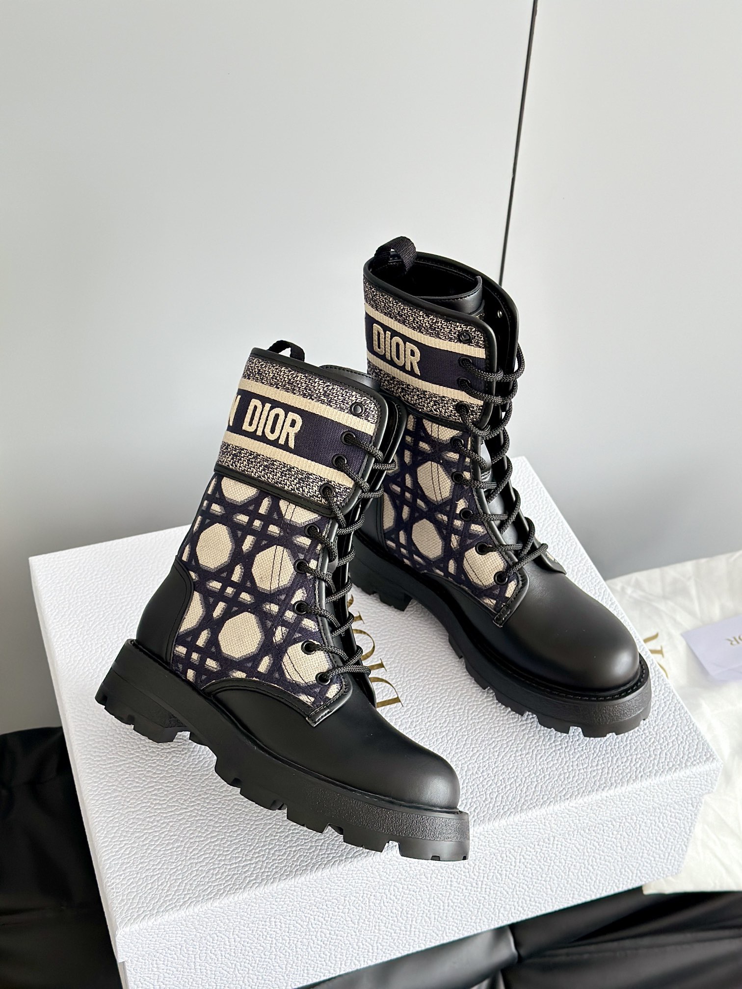 DIOR 디올 로고 레이스업 컴뱃 부츠 7