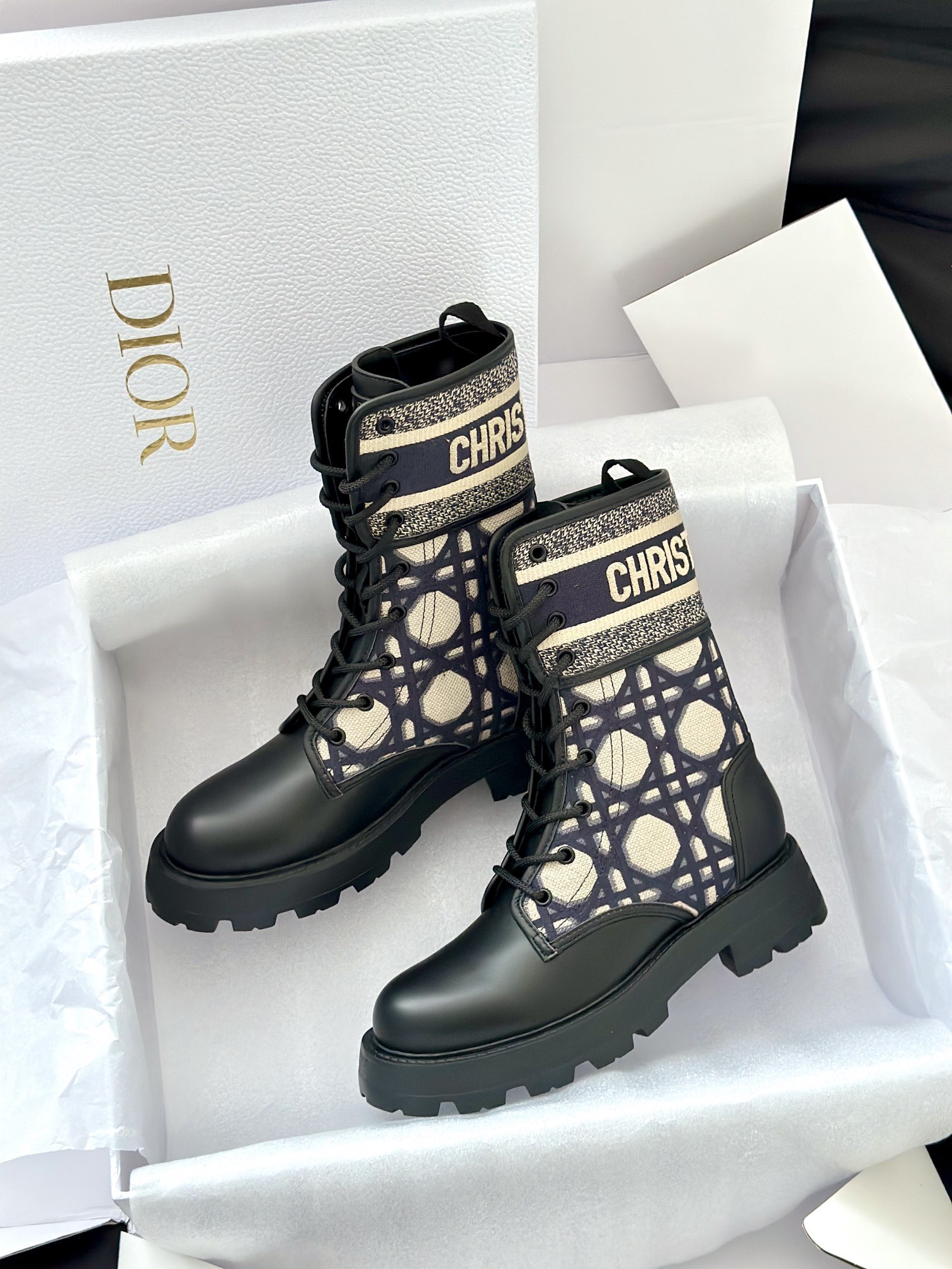 DIOR 디올 로고 레이스업 컴뱃 부츠 8