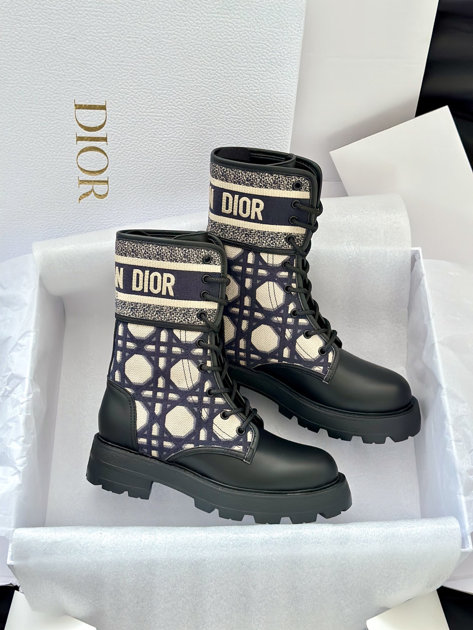 DIOR 디올 로고 레이스업 컴뱃 부츠 9