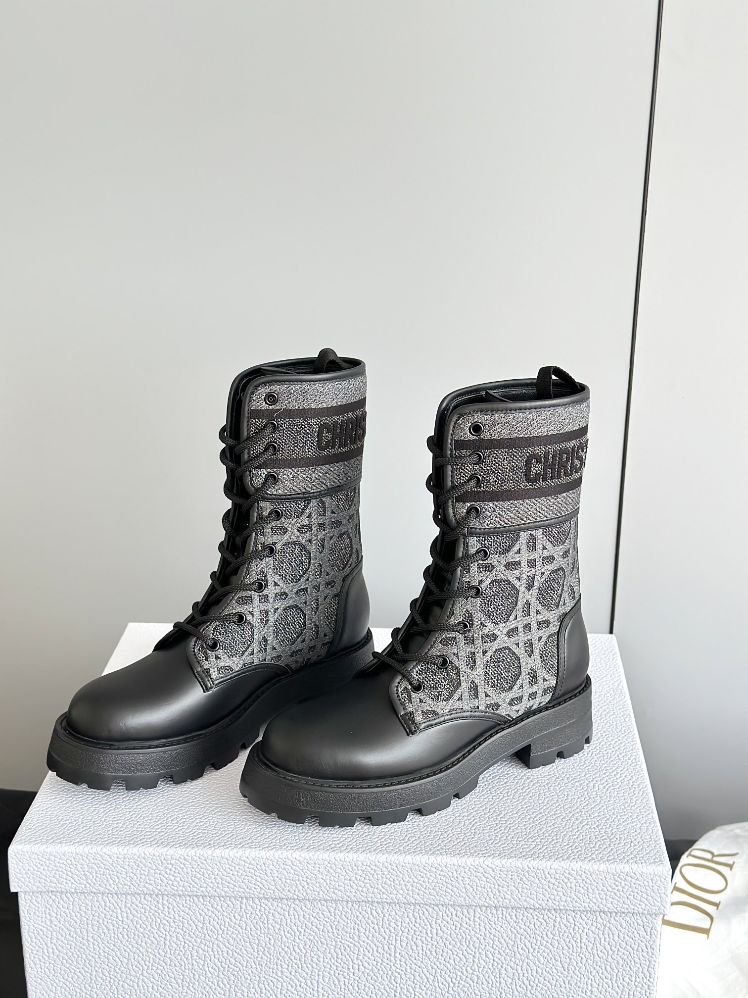 DIOR 디올 로고 레이스업 컴뱃 부츠 4