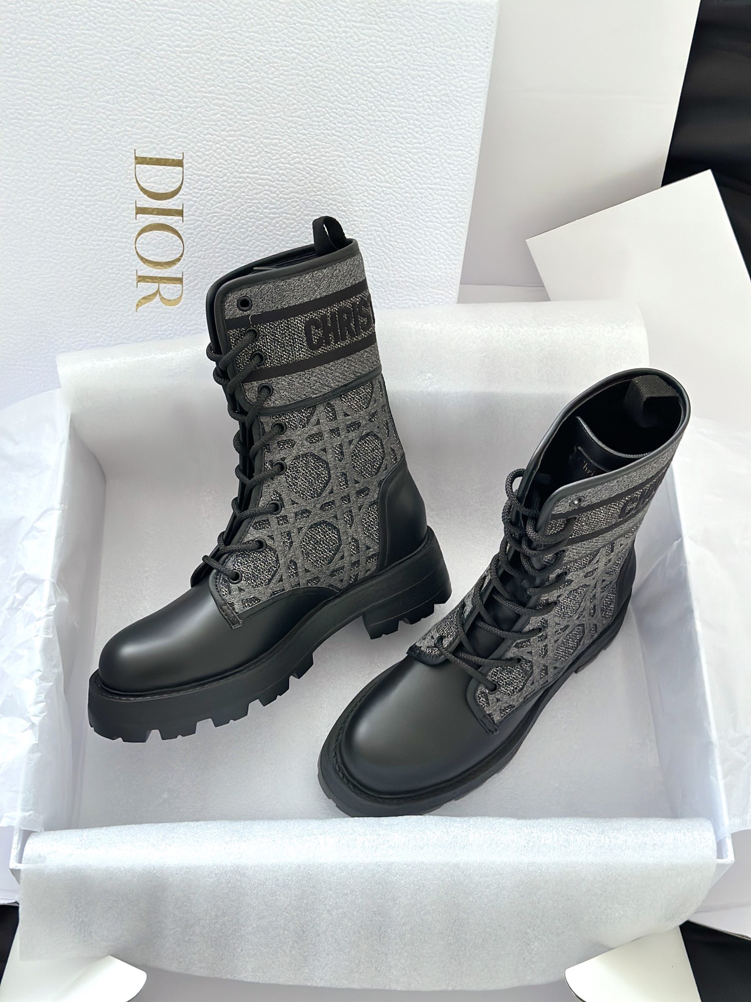 DIOR 디올 로고 레이스업 컴뱃 부츠 11
