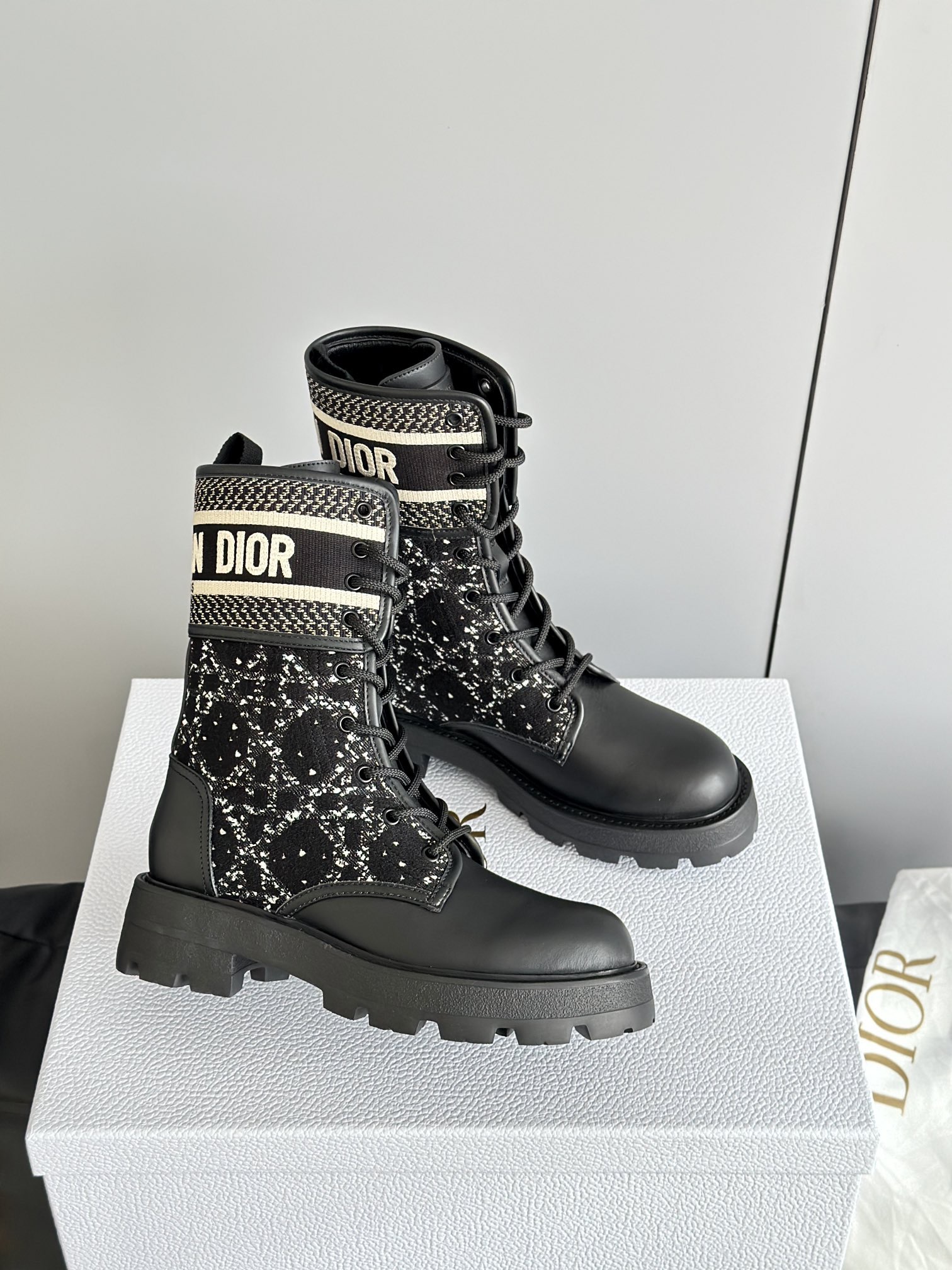 DIOR 디올 로고 레이스업 컴뱃 부츠 8