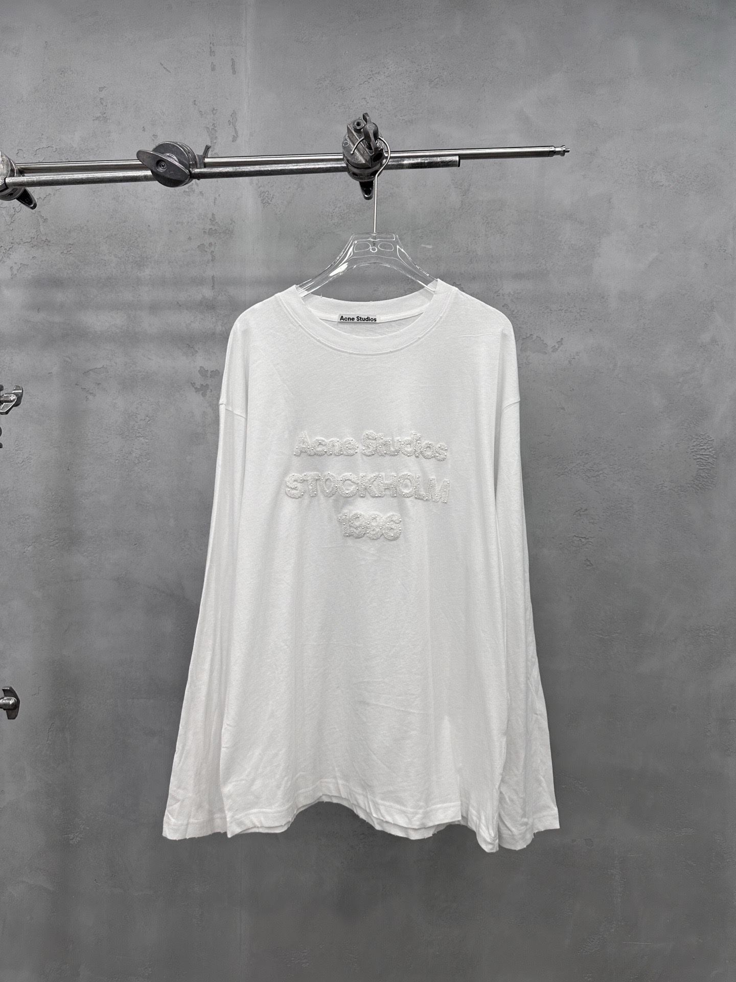 Acne Studios 아크네스튜디오 스톡홀름 비즈 로고 롱슬리브 티셔츠 1