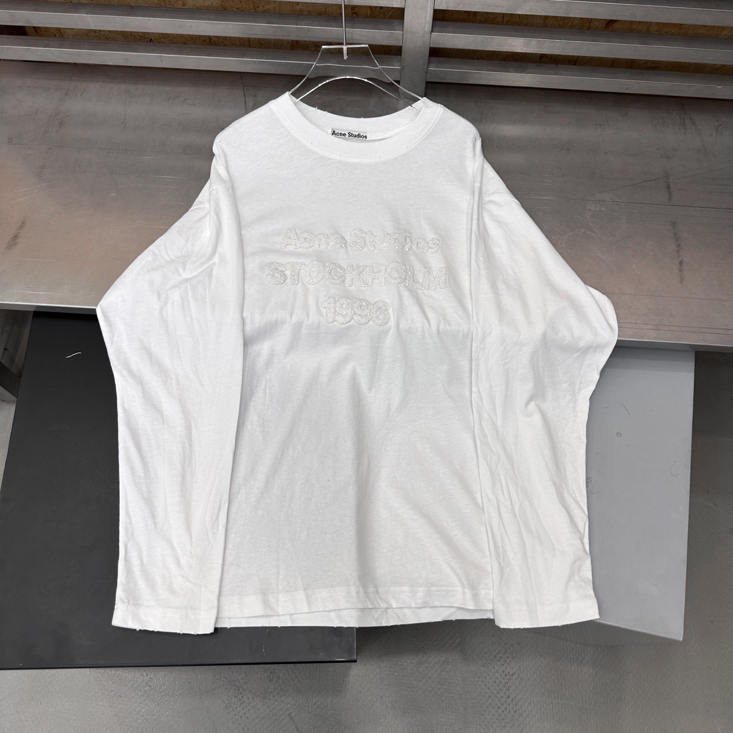 Acne Studios 아크네스튜디오 스톡홀름 비즈 로고 롱슬리브 티셔츠 4