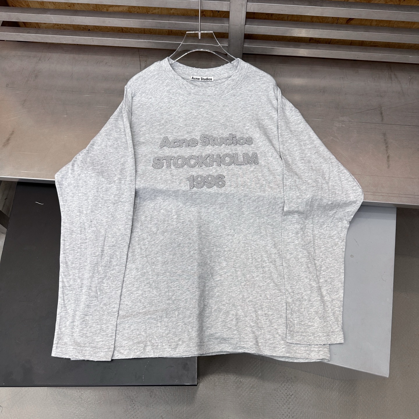 Acne Studios 아크네스튜디오 스톡홀름 비즈 로고 롱슬리브 티셔츠 4