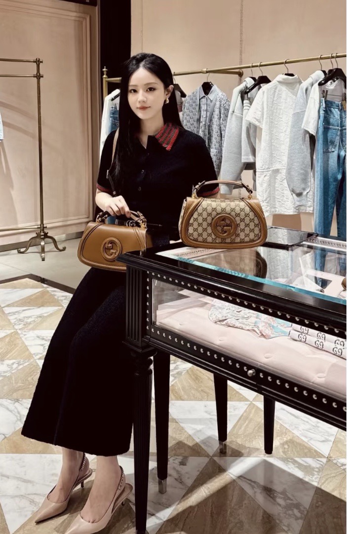 Gucci 구찌 인터로킹 G 캔버스 탑핸들 숄더백 블랙 레더 아이보리 815714 4