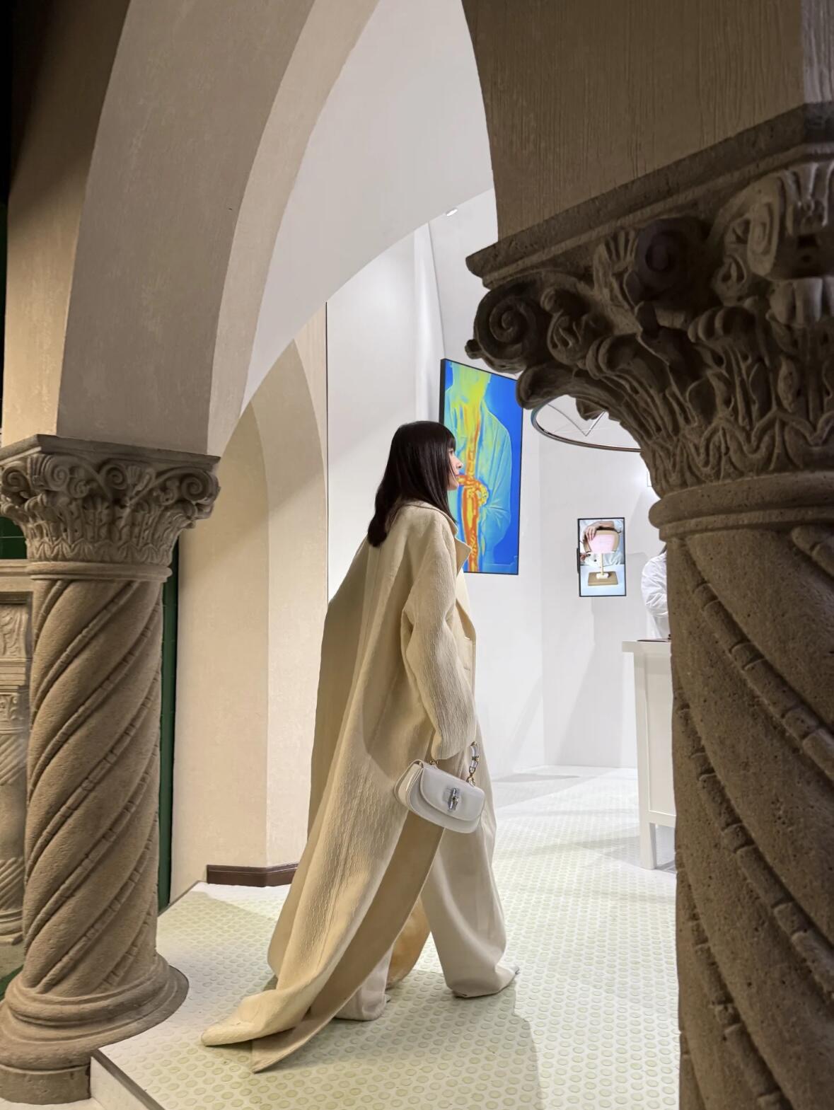 Gucci 구찌 뱀부 1947 탑핸들백 스무스 레더 화이트 블루 뱀부 핸들 골드 하드웨어 3