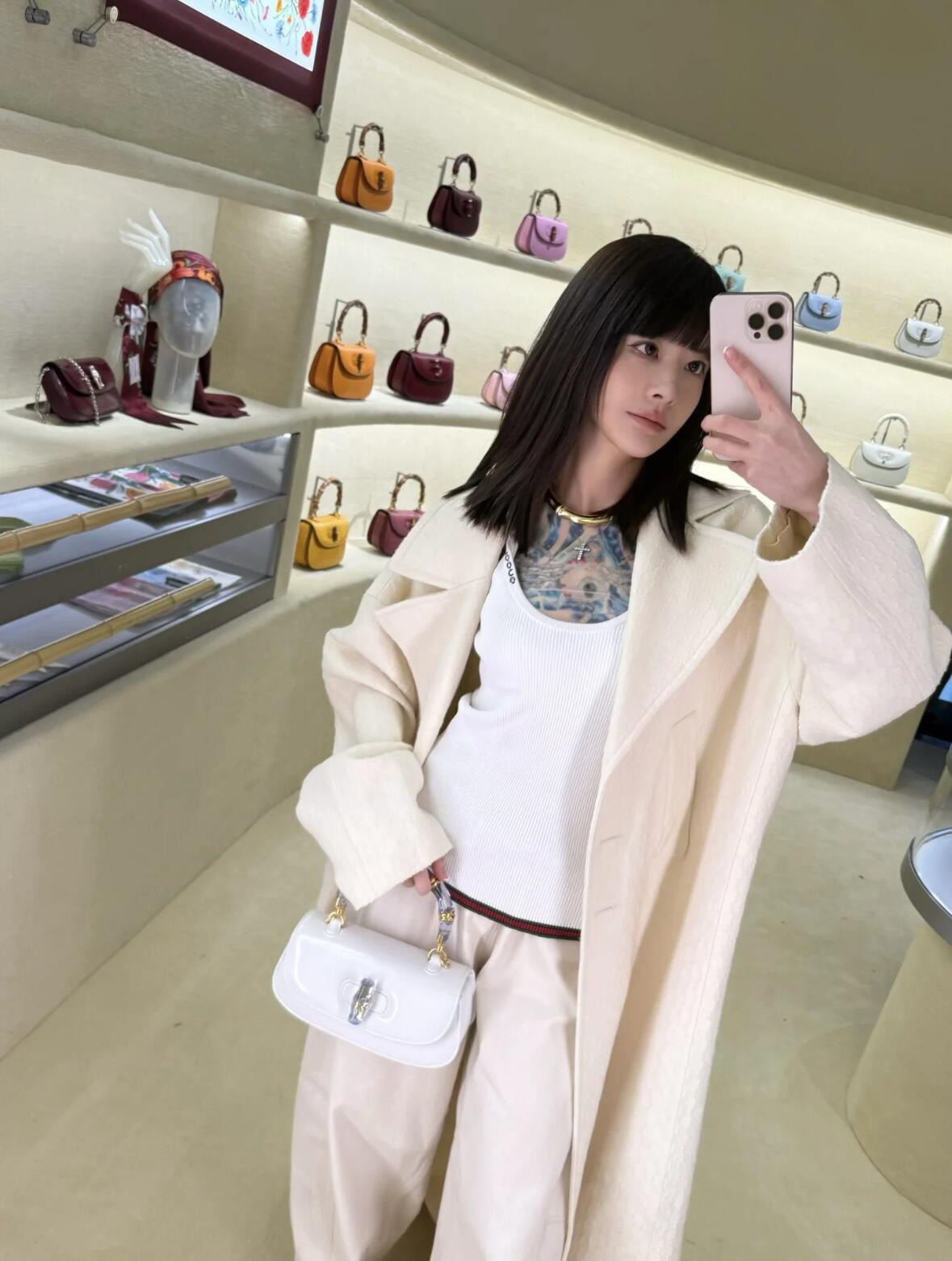 Gucci 구찌 뱀부 1947 탑핸들백 스무스 레더 화이트 블루 뱀부 핸들 골드 하드웨어 4