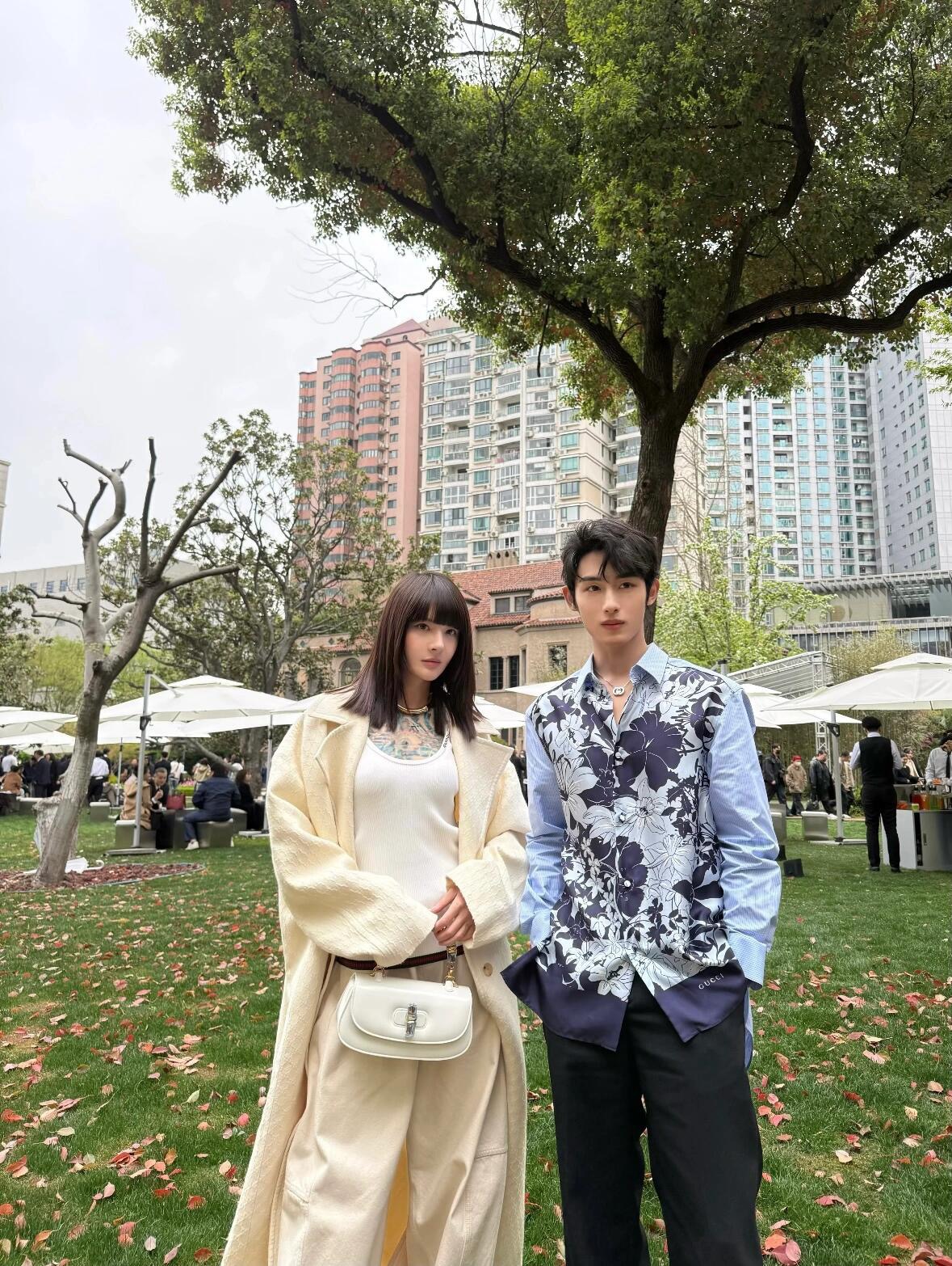 Gucci 구찌 뱀부 1947 탑핸들백 스무스 레더 화이트 블루 뱀부 핸들 골드 하드웨어 5