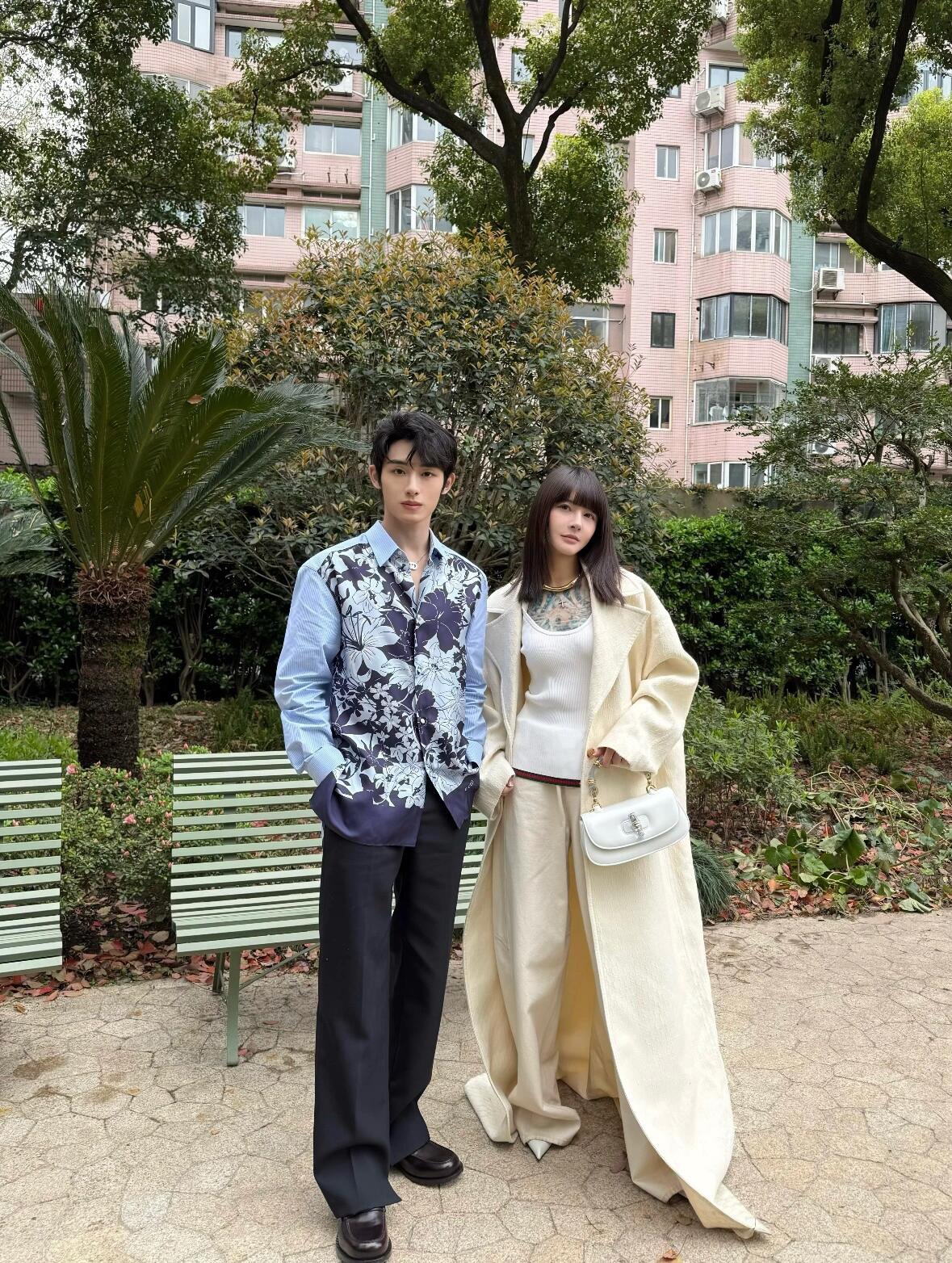 Gucci 구찌 뱀부 1947 탑핸들백 스무스 레더 화이트 블루 뱀부 핸들 골드 하드웨어 6