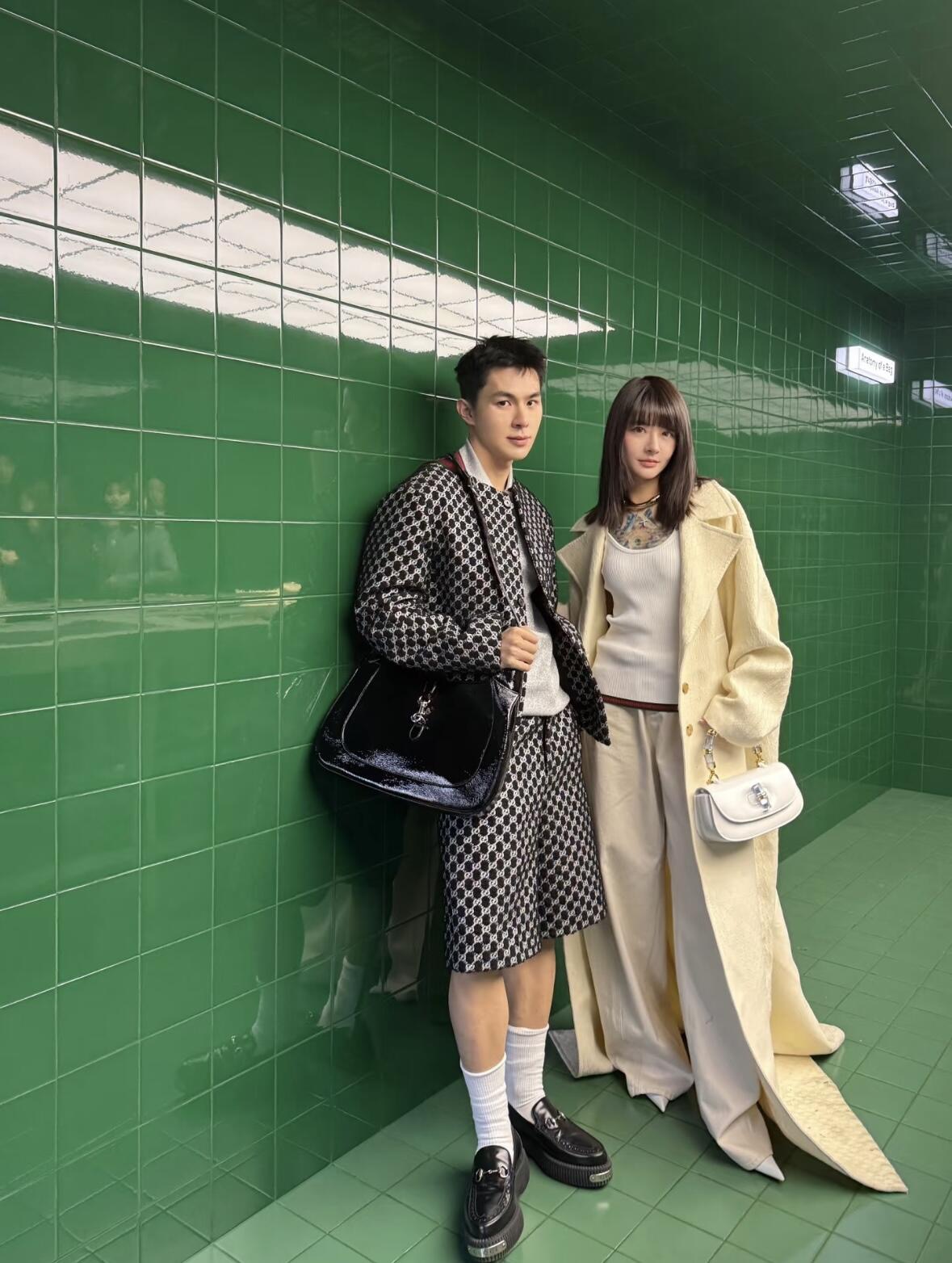 Gucci 구찌 뱀부 1947 탑핸들백 스무스 레더 화이트 블루 뱀부 핸들 골드 하드웨어 7