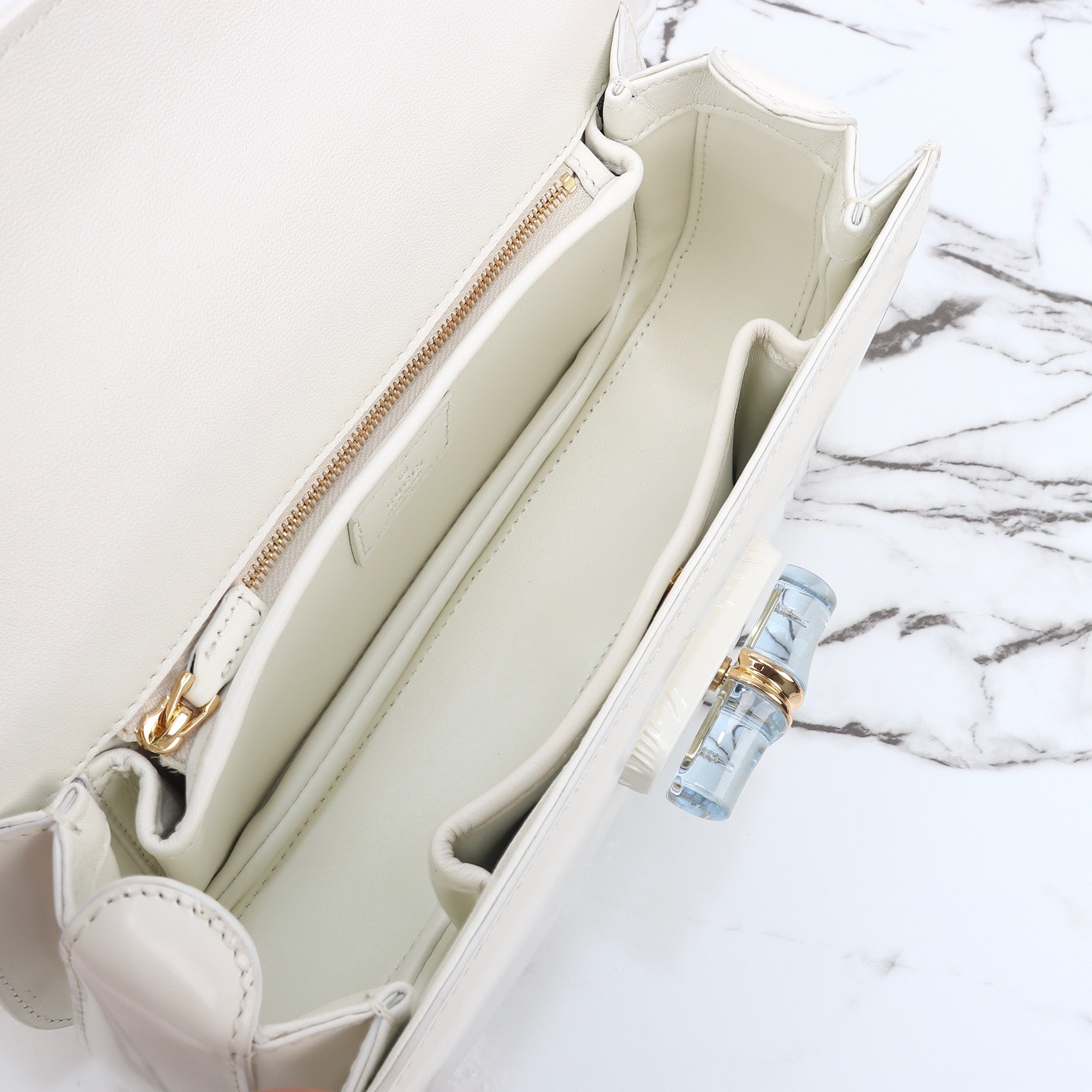 Gucci 구찌 뱀부 1947 탑핸들백 스무스 레더 화이트 블루 뱀부 핸들 골드 하드웨어 18