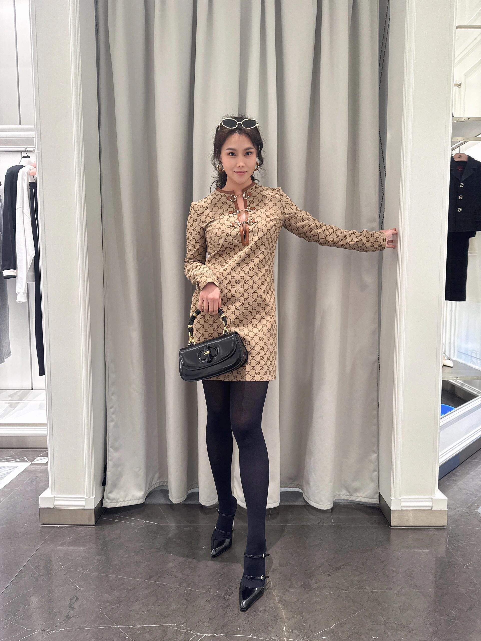 Gucci 구찌 뱀부 1947 탑핸들백 스무스 레더 화이트 블루 뱀부 핸들 골드 하드웨어 8