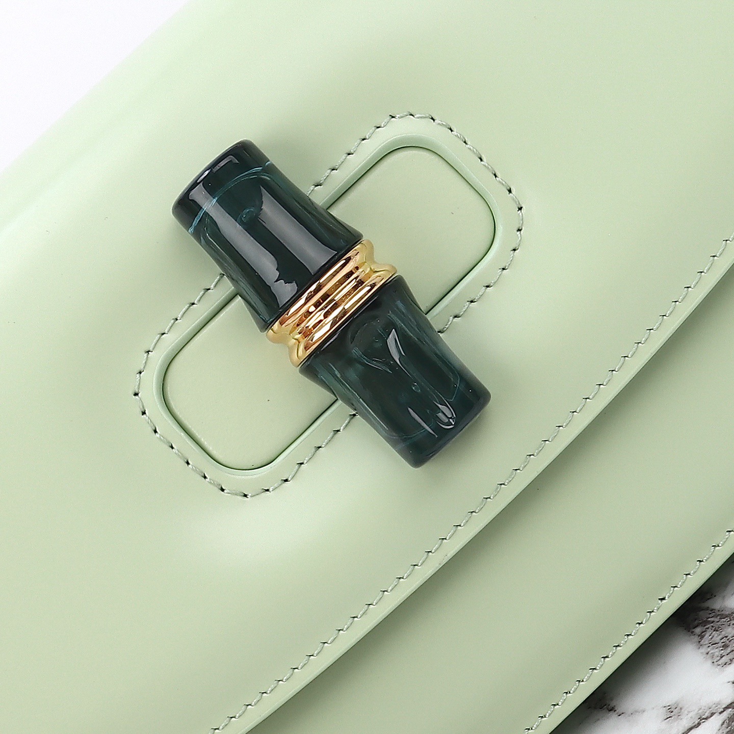 Gucci 구찌 뱀부 1947 탑핸들백 스무스 레더 화이트 블루 뱀부 핸들 골드 하드웨어 10