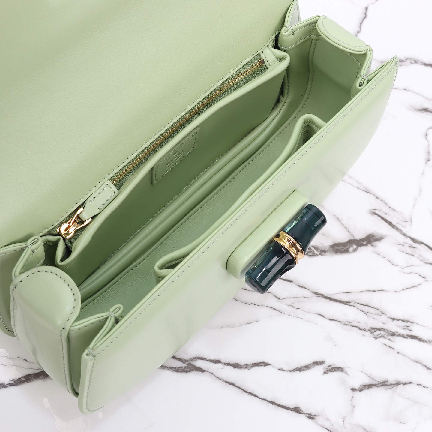 Gucci 구찌 뱀부 1947 탑핸들백 스무스 레더 화이트 블루 뱀부 핸들 골드 하드웨어 14