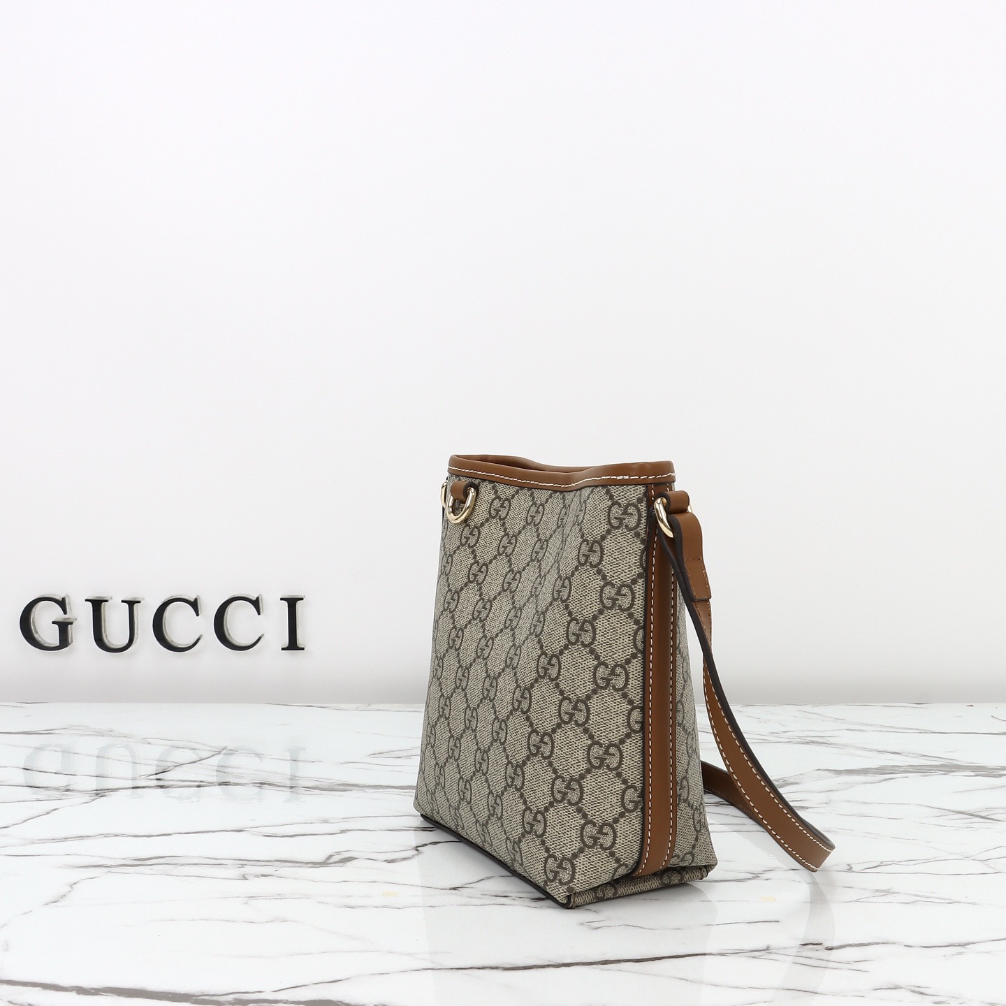 Gucci 구찌 GG 수프림 스퀘어 크로스백 GG 수프림 캔버스 카멜 브라운 2