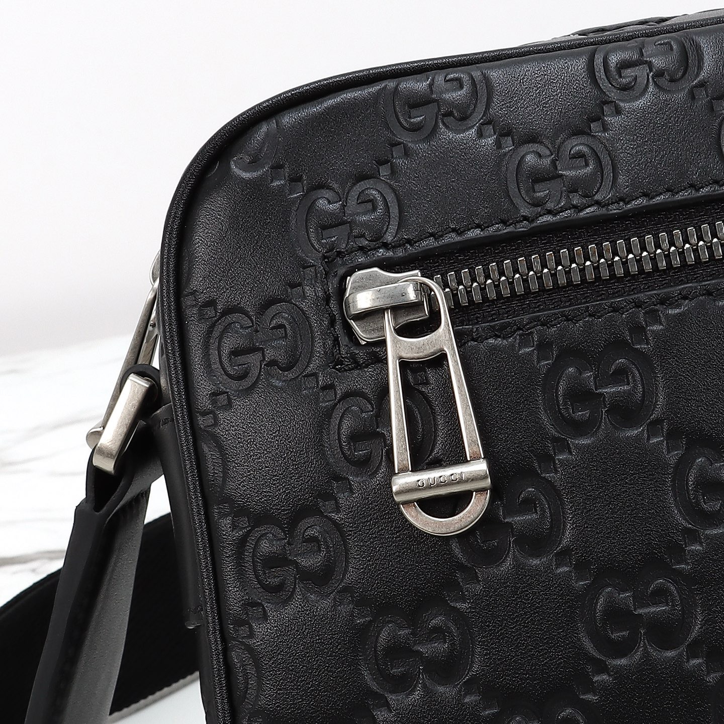 Gucci 구찌 GG 엠보싱 레더 크로스백 블랙 실버 하드웨어 850242 5